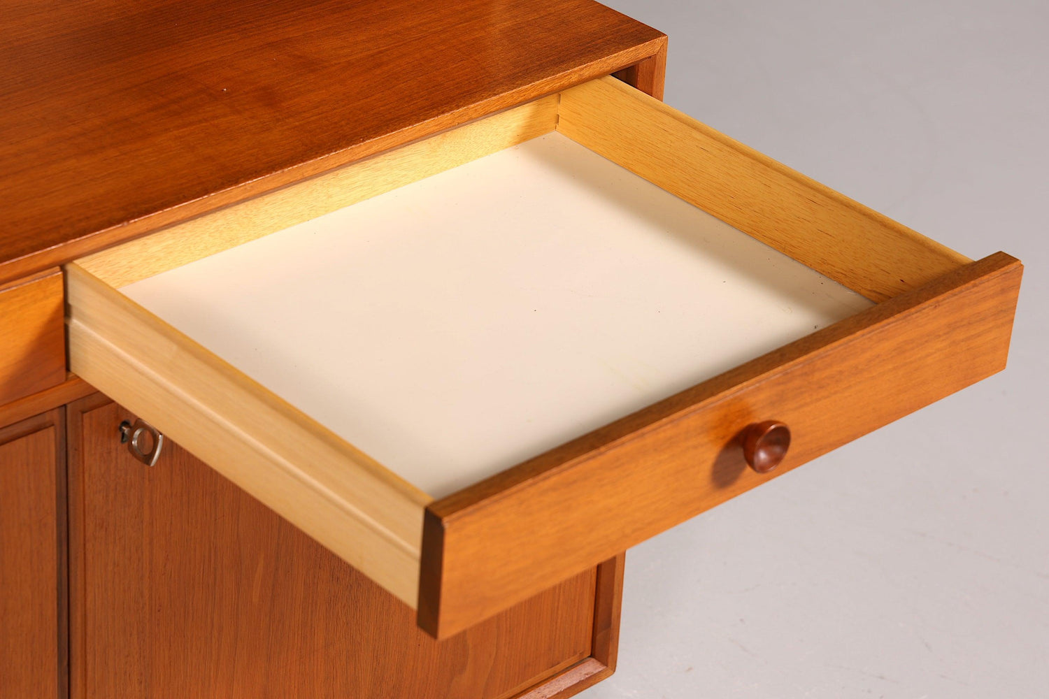 Schlichtes Mid Century Regal Vintage Schrank Retro Vitrine Bücherregal 60s