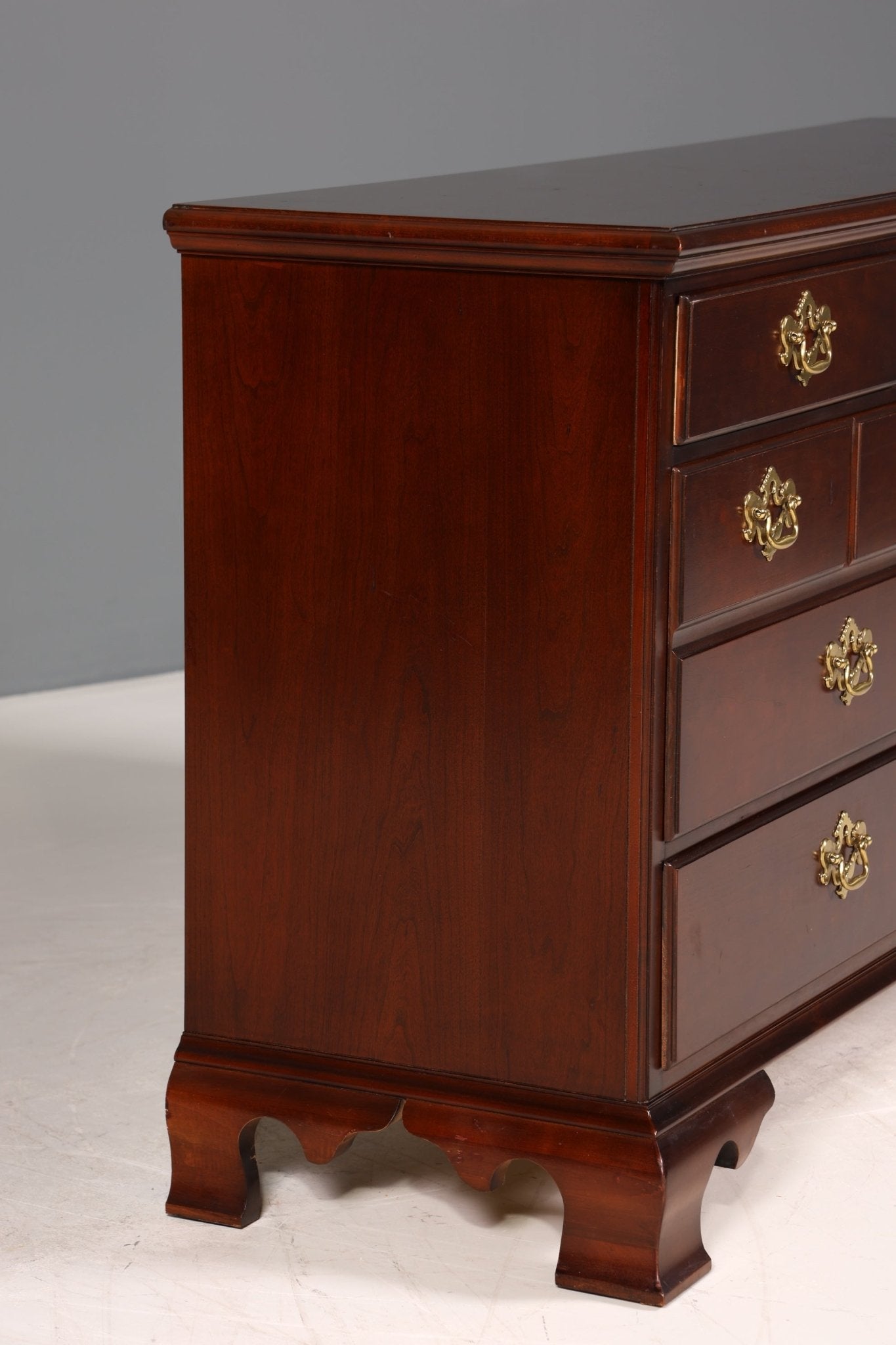 Beautiful sideboard from the brand Drexel Heritage antique style cabinet chest of drawers USA sideboard chest of drawers