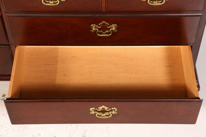 Beautiful sideboard from the brand Drexel Heritage antique style cabinet chest of drawers USA sideboard chest of drawers