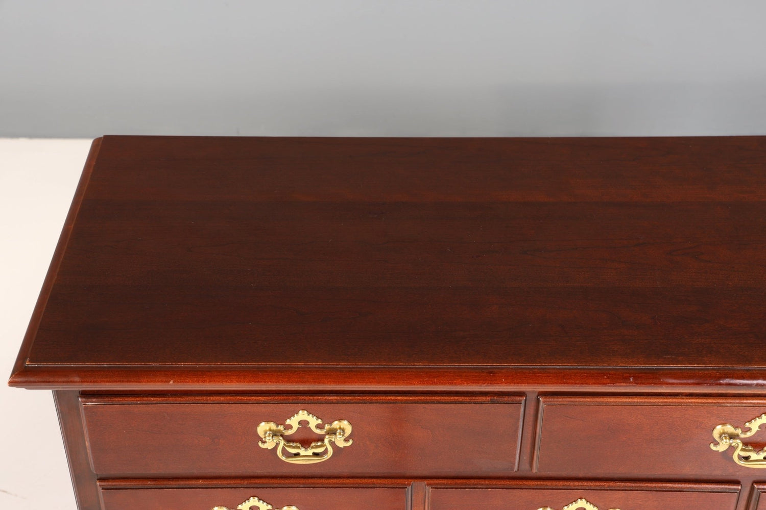 Beautiful sideboard from the brand Drexel Heritage antique style cabinet chest of drawers USA sideboard chest of drawers