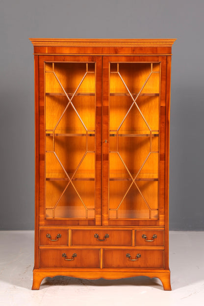 Wunderschöne Original Heldense Vitrine Englische Eibe Bücherschrank Glasvitrine mit Beleuchtung