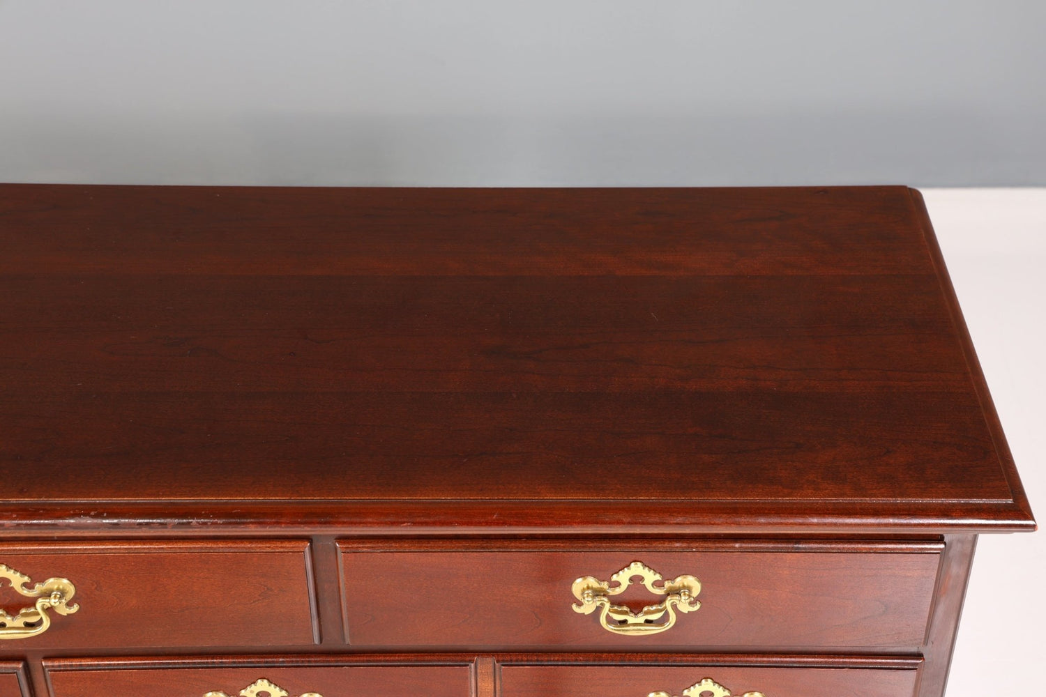 Beautiful sideboard from the brand Drexel Heritage antique style cabinet chest of drawers USA sideboard chest of drawers
