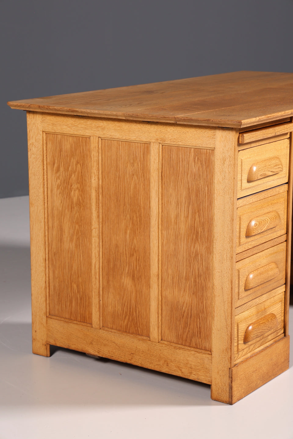 Stilvoller Bauhaus Schreibtisch echt Holz Bürotisch Antik Jugendstil Tisch