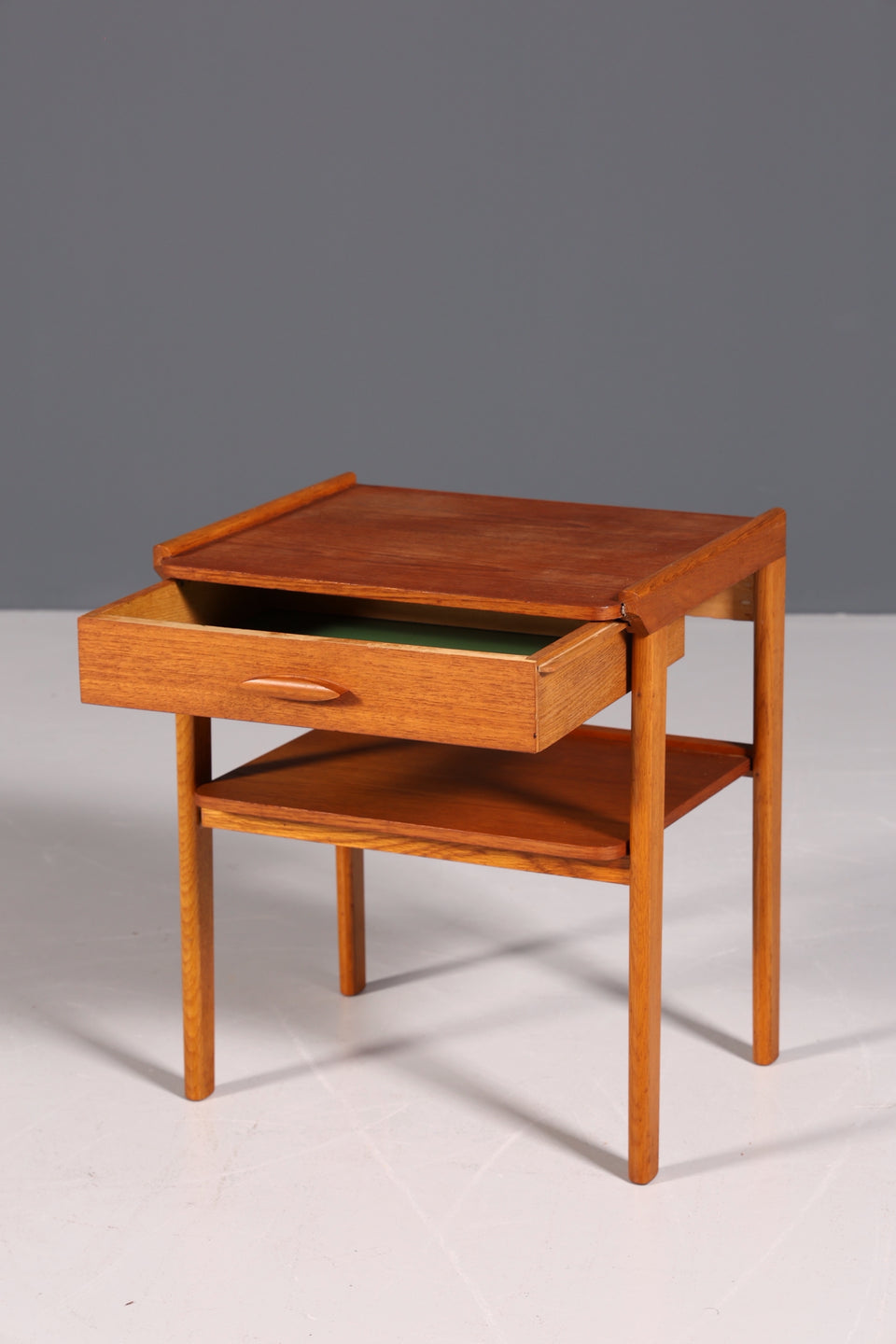 Wunderschöner Mid Century Beistelltisch Ablage Danish Design Teak Nachttisch 60s 1 von 2