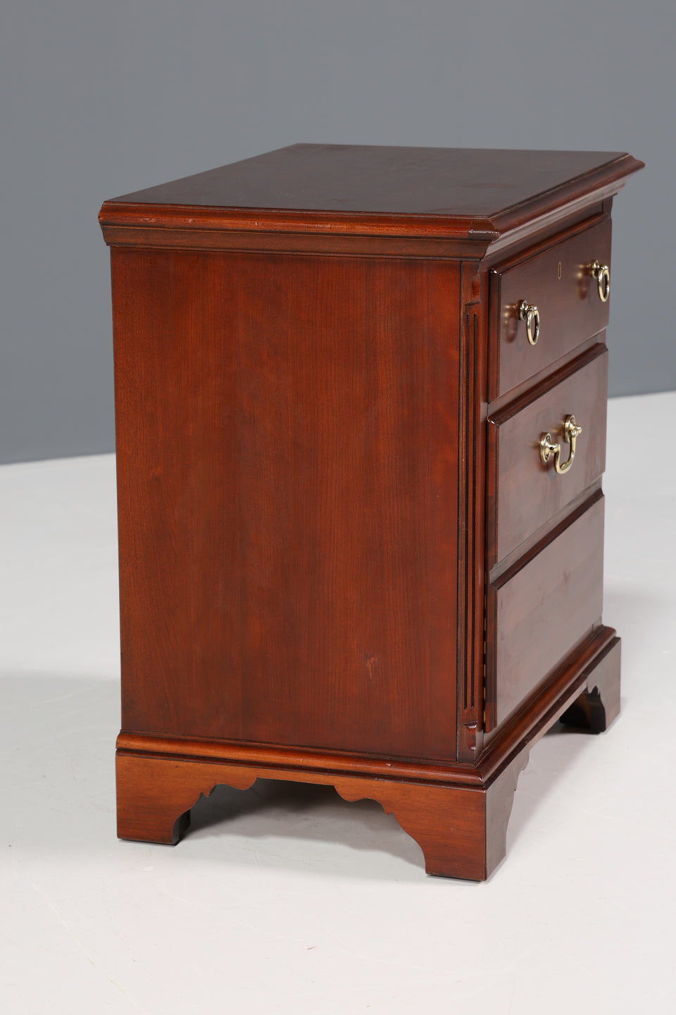 Edle Kommode der Marke Drexel Heritage Antik Stil Nachttisch USA