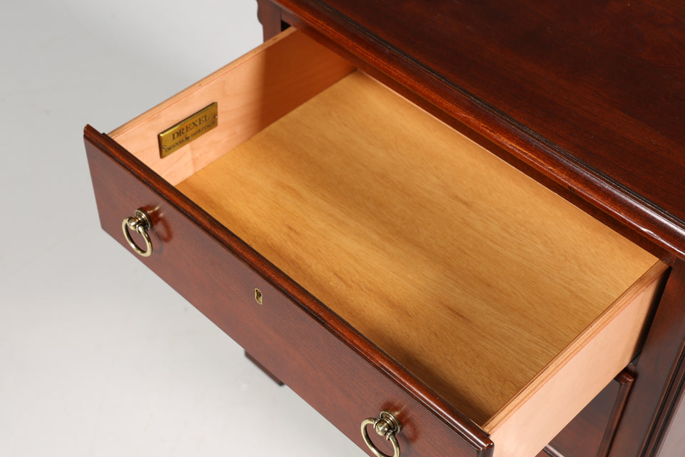 Edle Kommode der Marke Drexel Heritage Antik Stil Nachttisch USA
