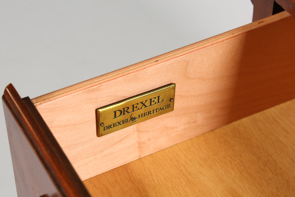 Edle Kommode der Marke Drexel Heritage Antik Stil Nachttisch USA