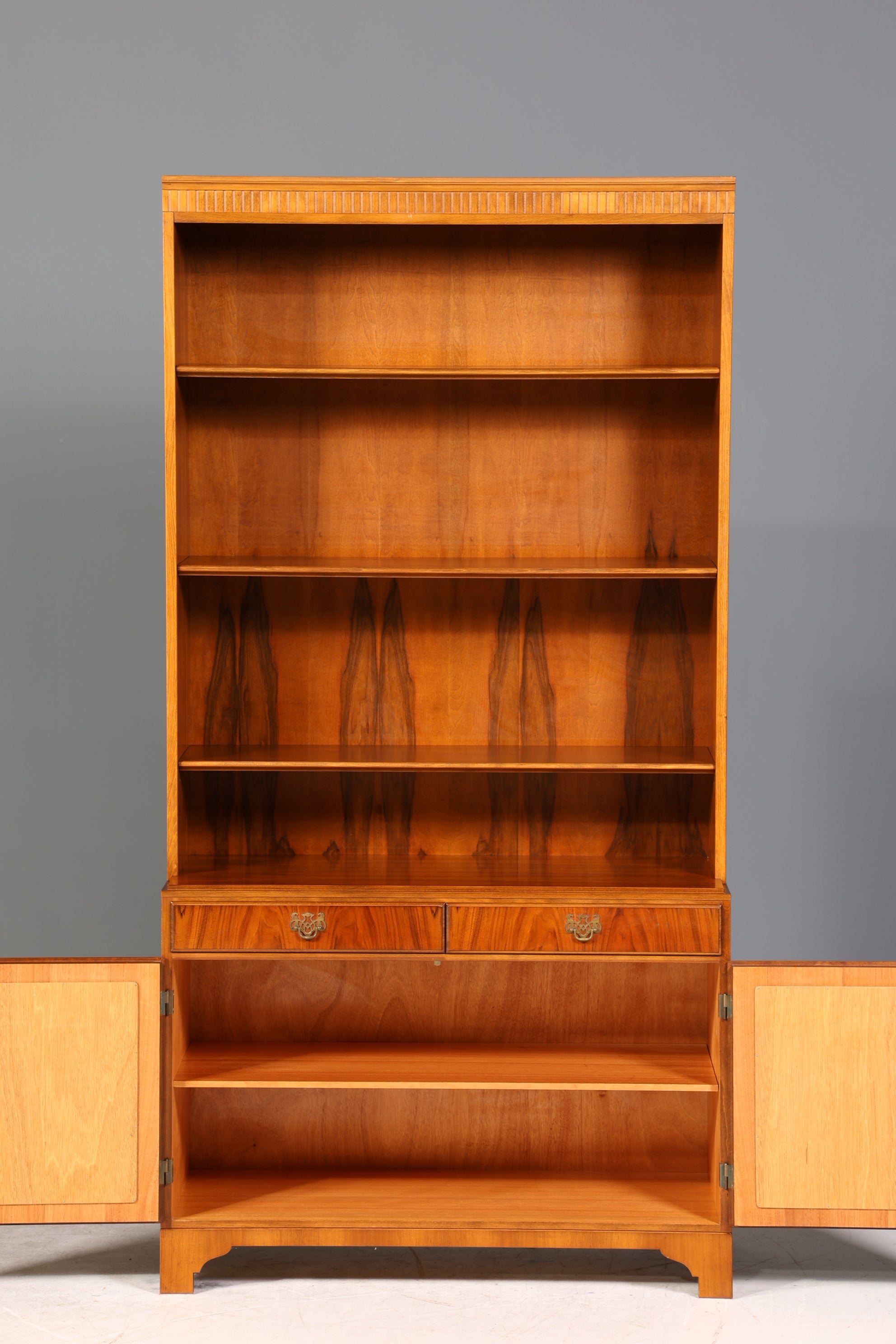 Wunderschönes Regal im englischen Stil Bücherschrank UK Bücherregal Schrank 60s Jahre 1 von 2