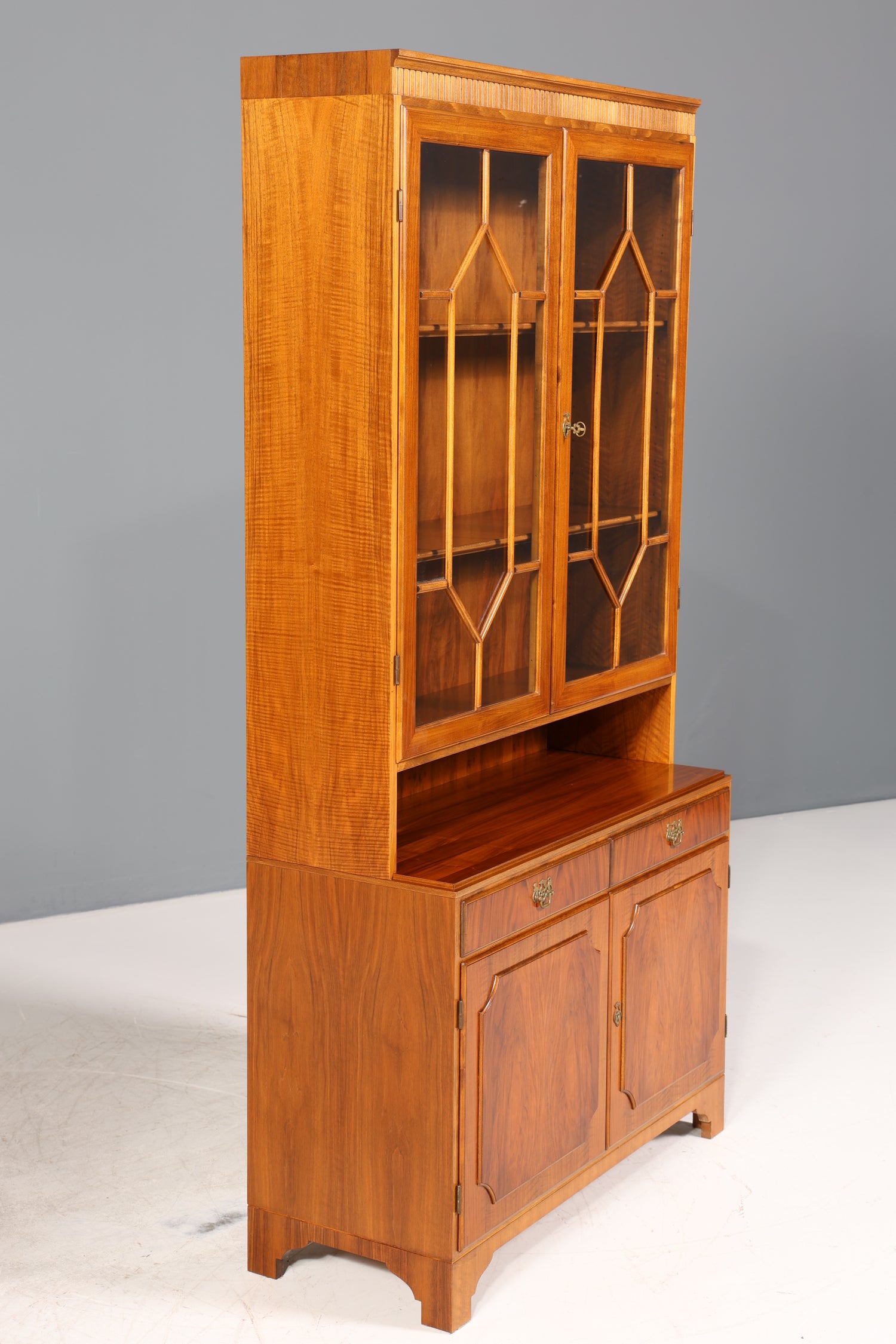 Wunderschöne Vitrine im englischen Stil Bibliothek Bücherschrank UK Buffet Schrank 60s Jahre