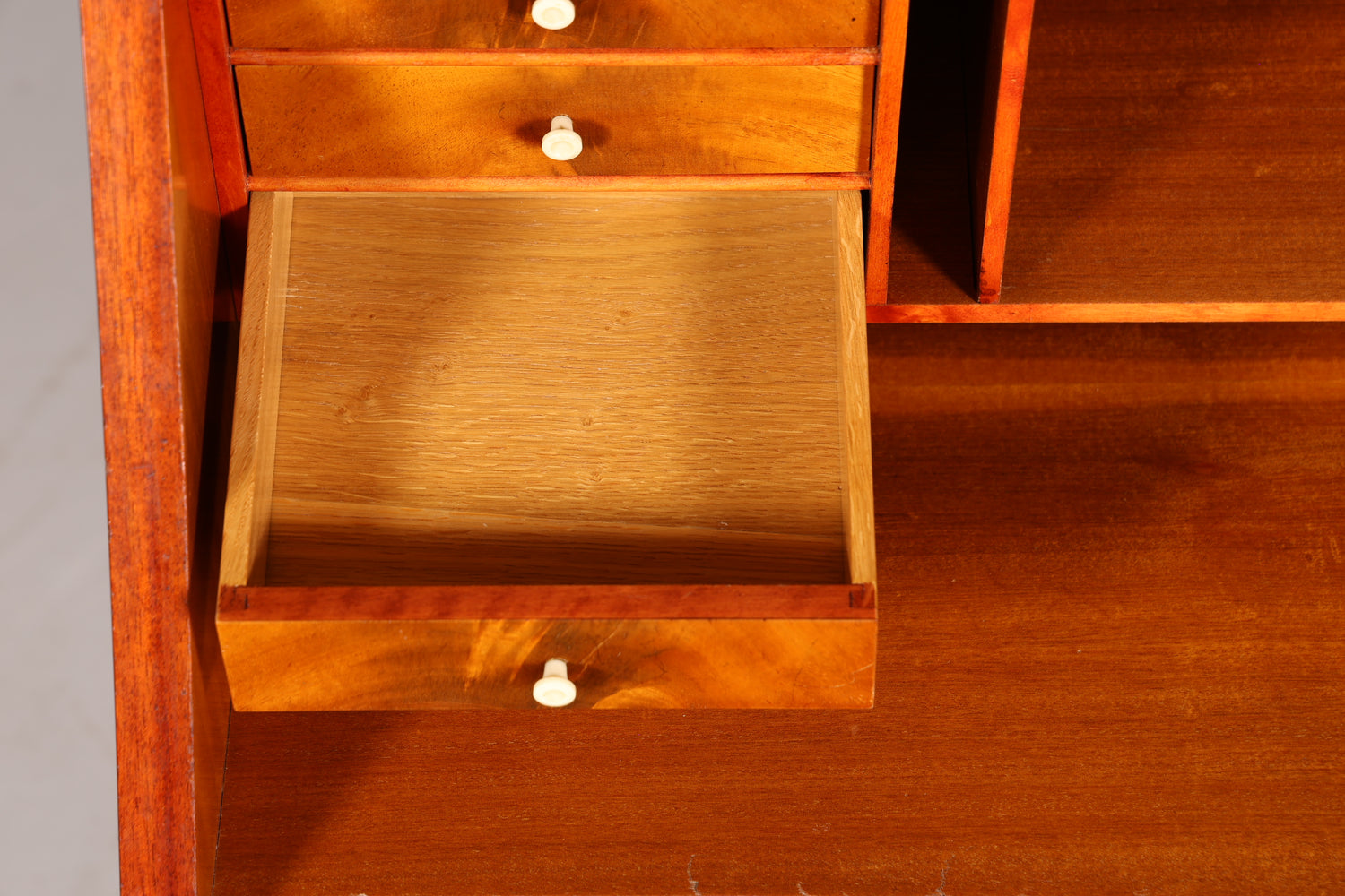 Stilvoller Sekretär im Louis Seize Stil Büro Kommode Empire Englisch Schreibkommode Schreibtisch