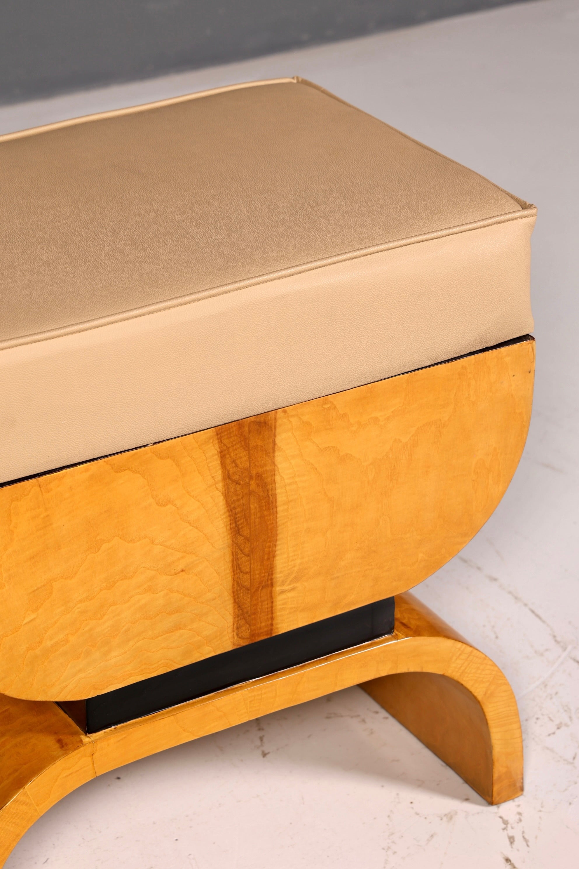 Wunderschöner Hocker im Art Deco Stil Birke Sitzhocker Fußhocker Fußbank Antik Vintage