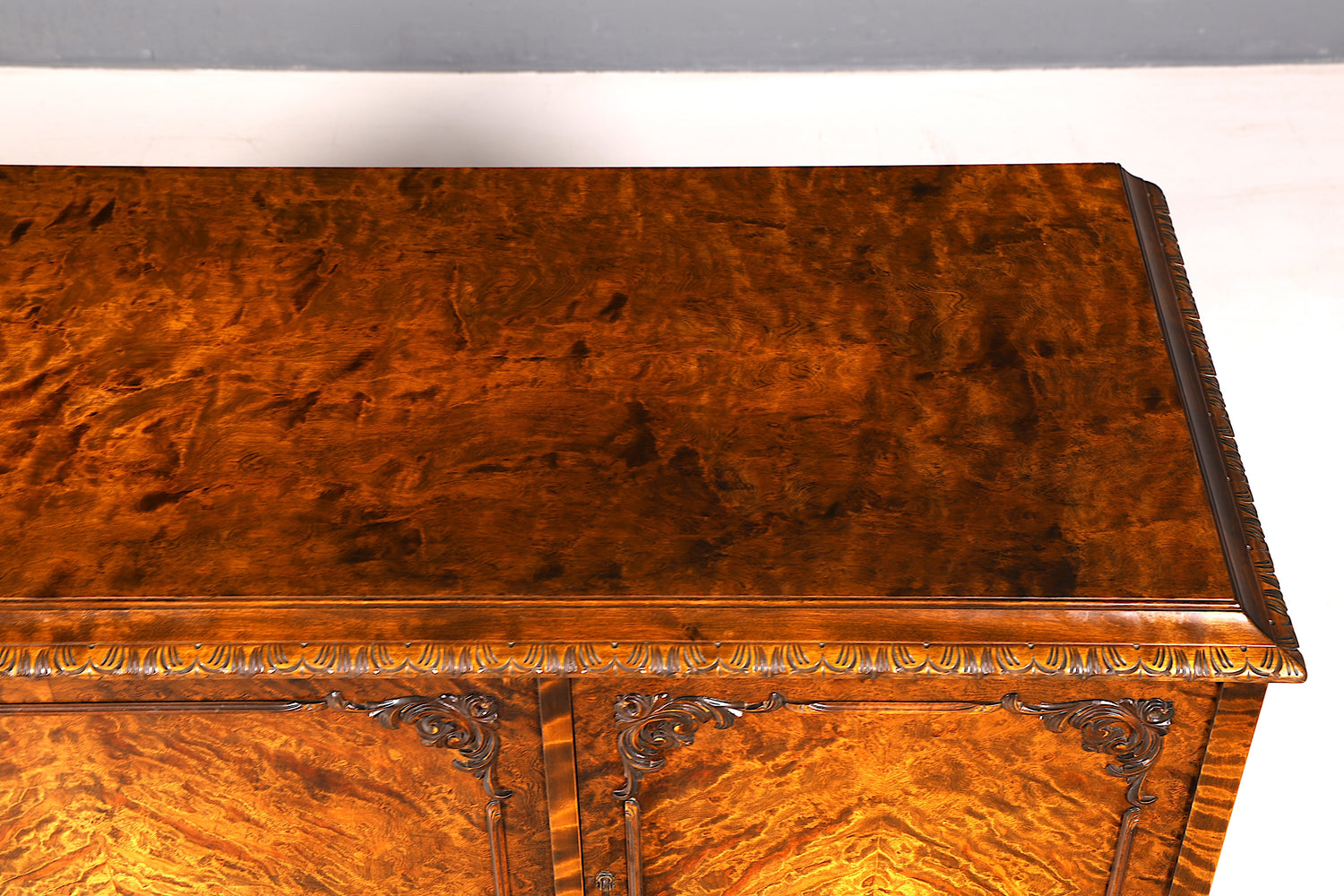 Traumhaftes Chippendale Sideboard Kommode Barock Stil Massivholz TV Schrank Antik
