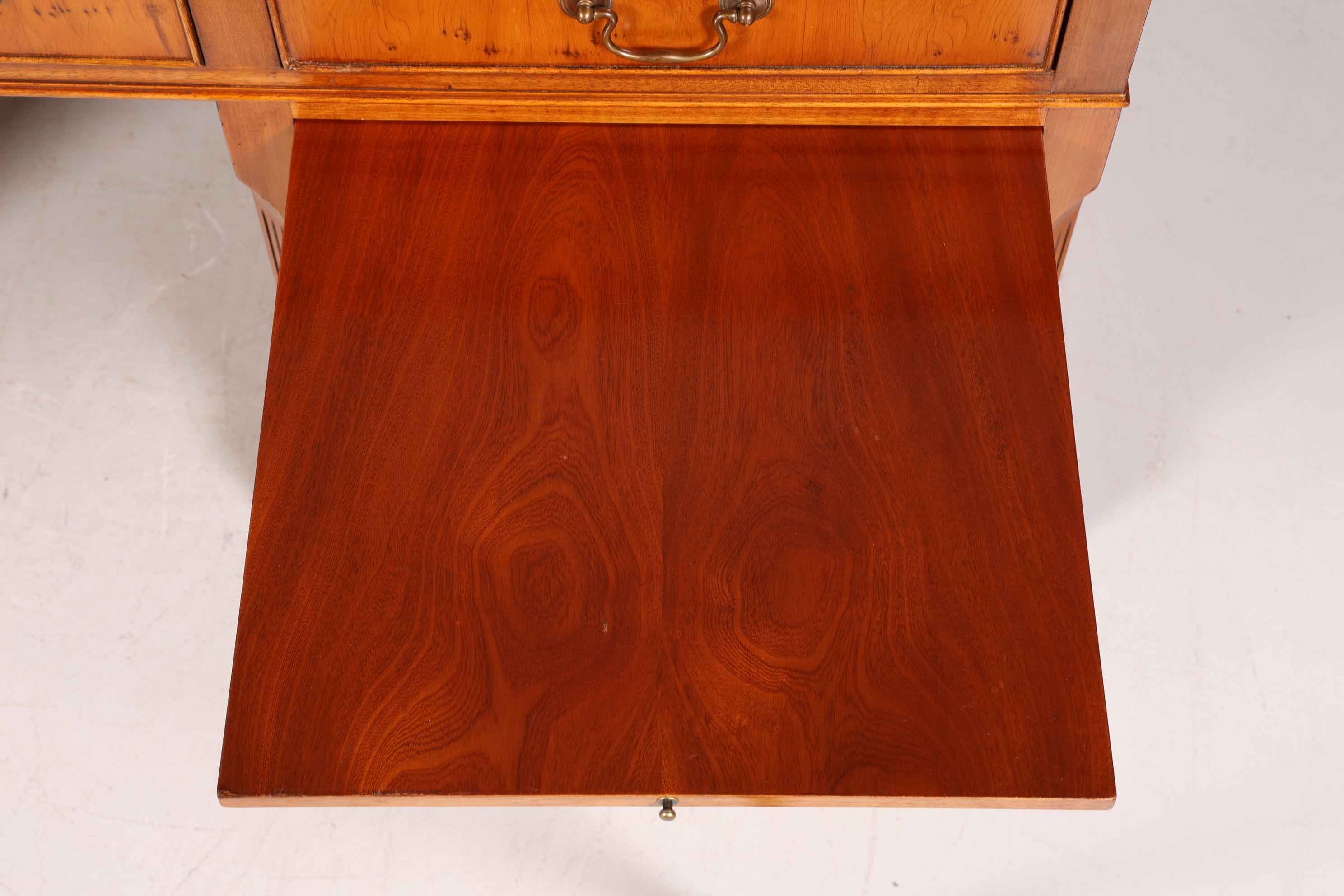 Traumhafter Englischer Schreibtisch Englisch Eibe Desk Leder Auflage Antik Stil Bürotisch Office Desk