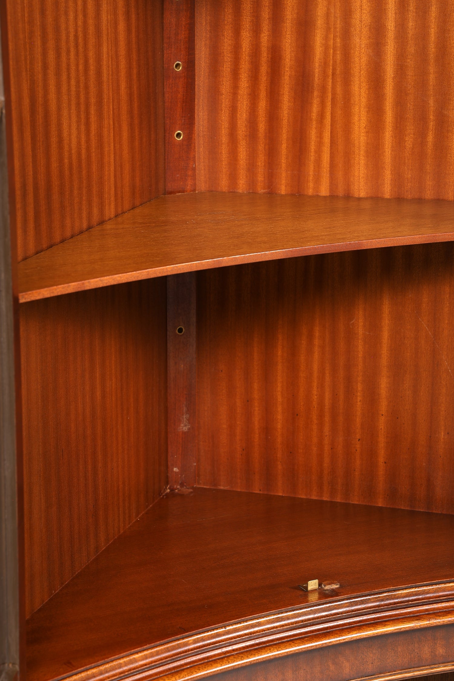 Wunderschöne Englische Eckvitrine Antik 60s echt Holz Schrank Eckschrank Glasvitrine Vitrine
