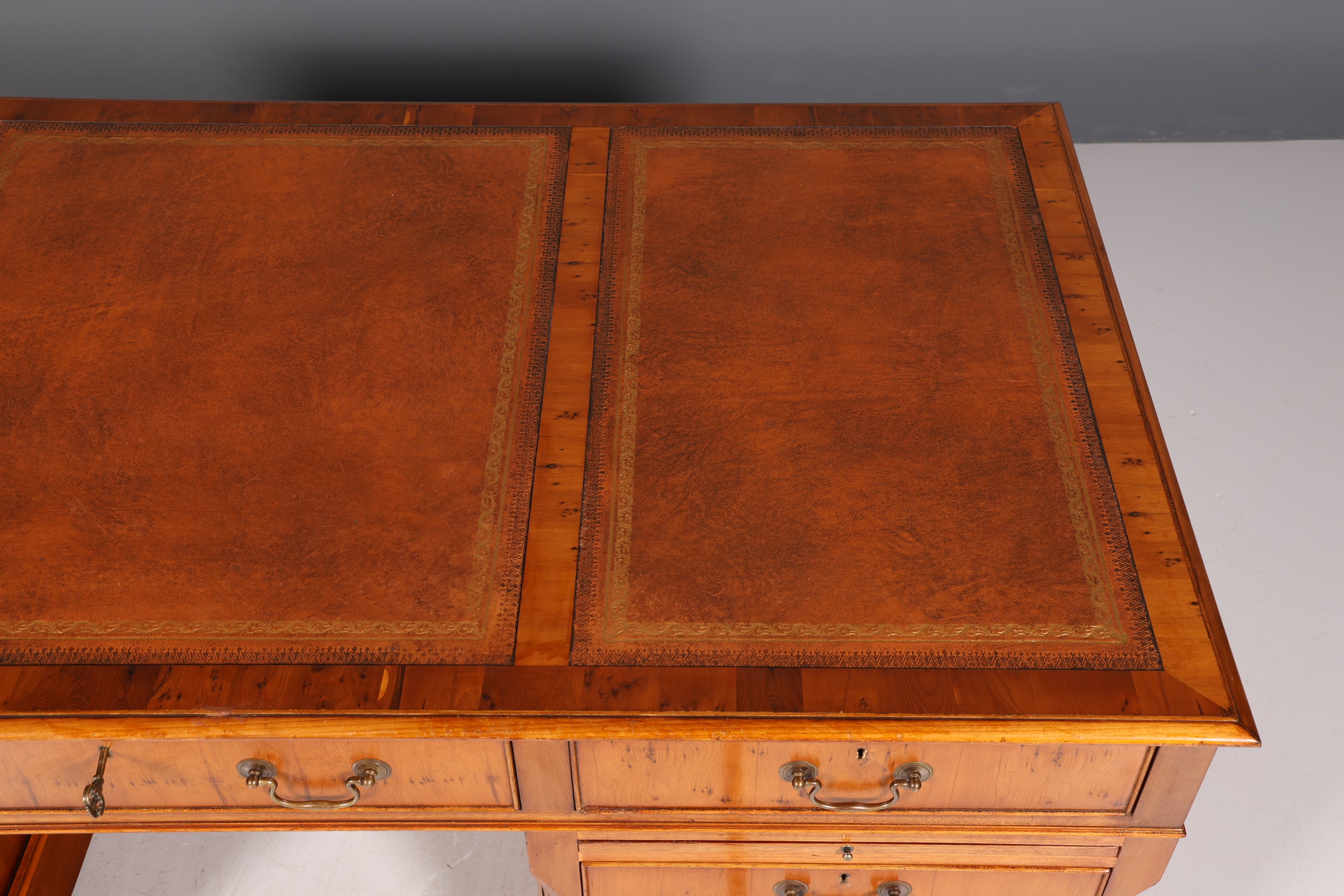 Traumhafter Englischer Schreibtisch Englisch Eibe Desk Leder Auflage Antik Stil Bürotisch Office Desk