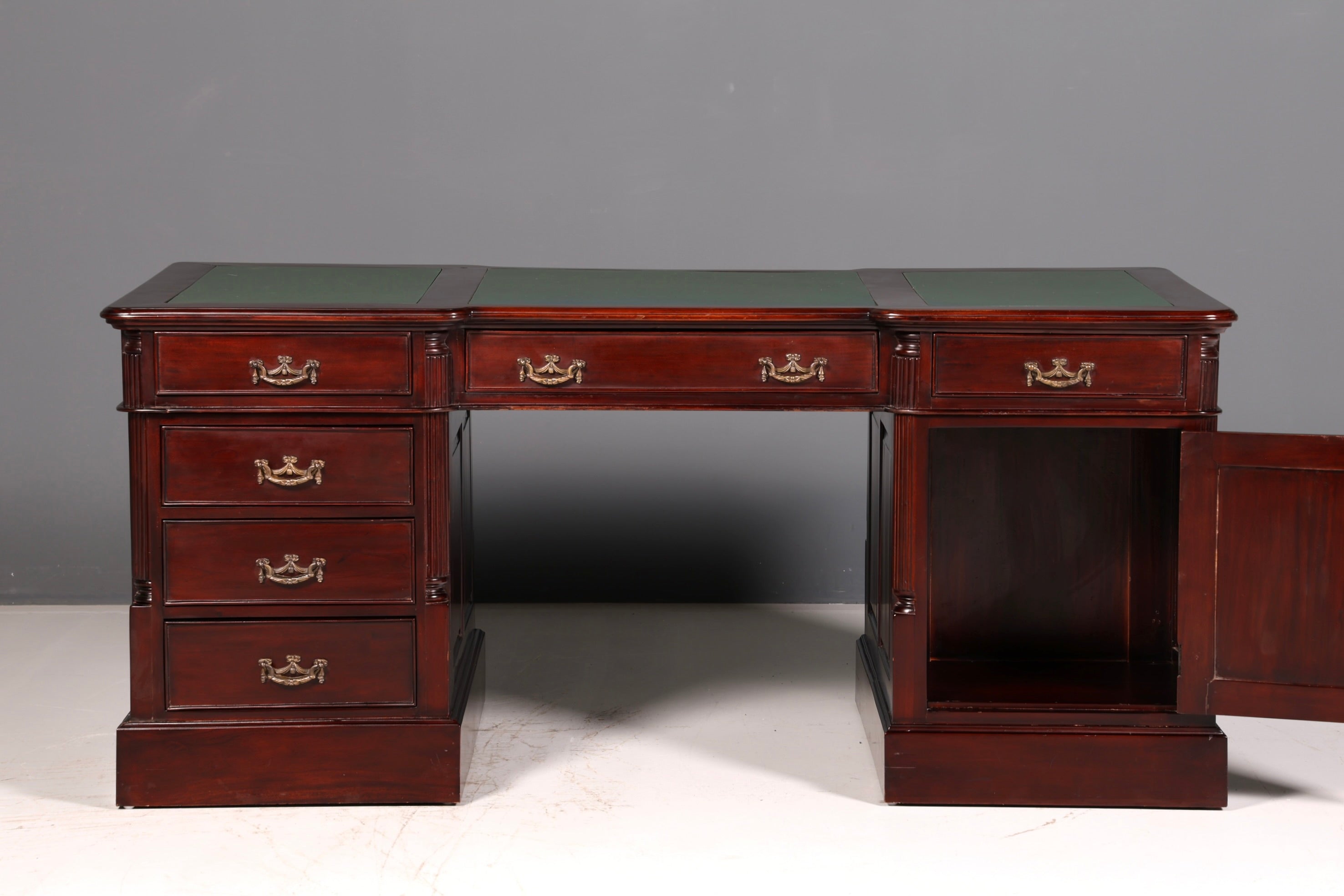 Wunderschöner Englischer Schreibtisch Mahagoni echt Lederauflage Bürotisch Partner Desk Office Desk Antik Vintage