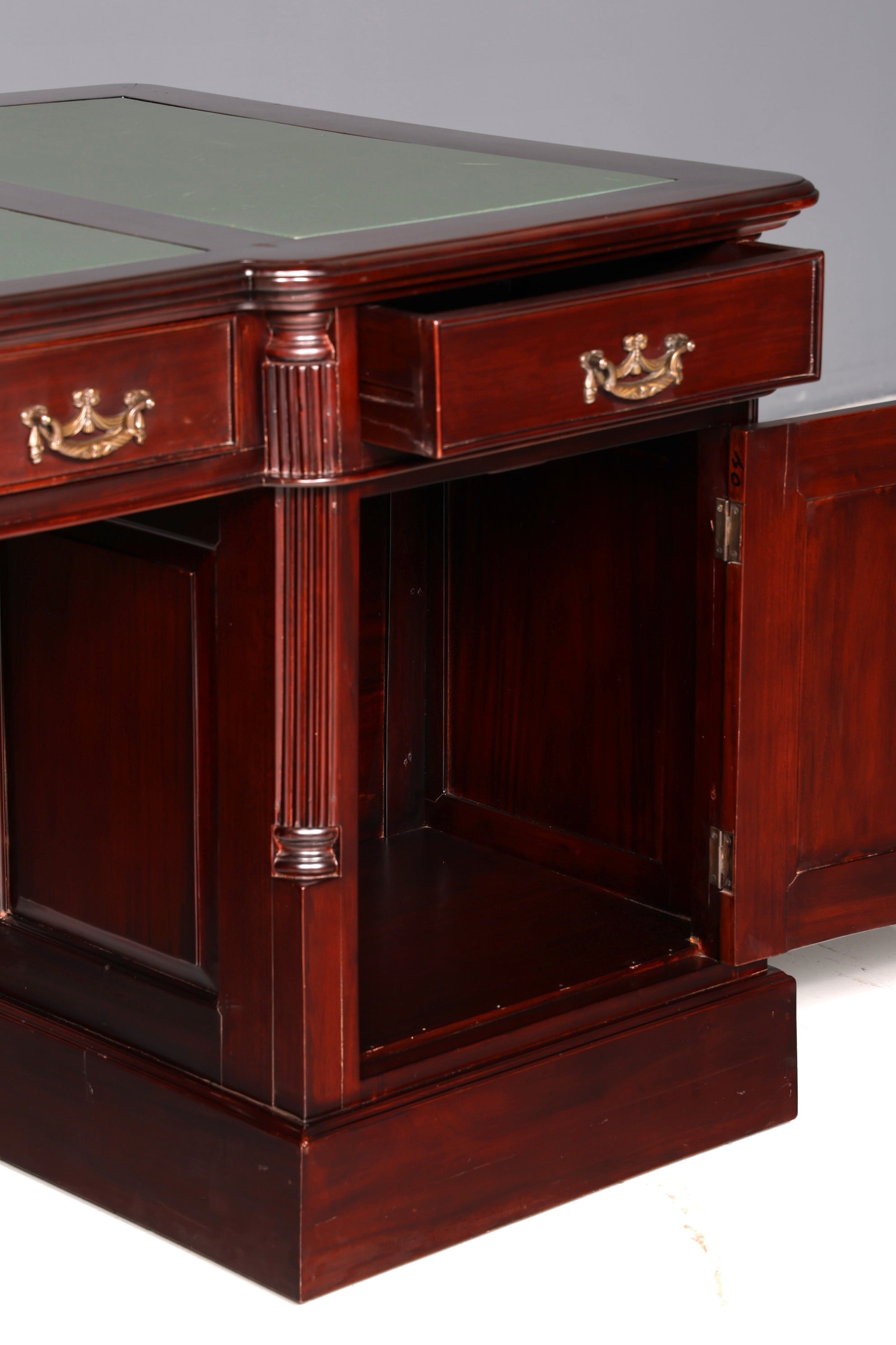 Wunderschöner Englischer Schreibtisch Mahagoni echt Lederauflage Bürotisch Partner Desk Office Desk Antik Vintage