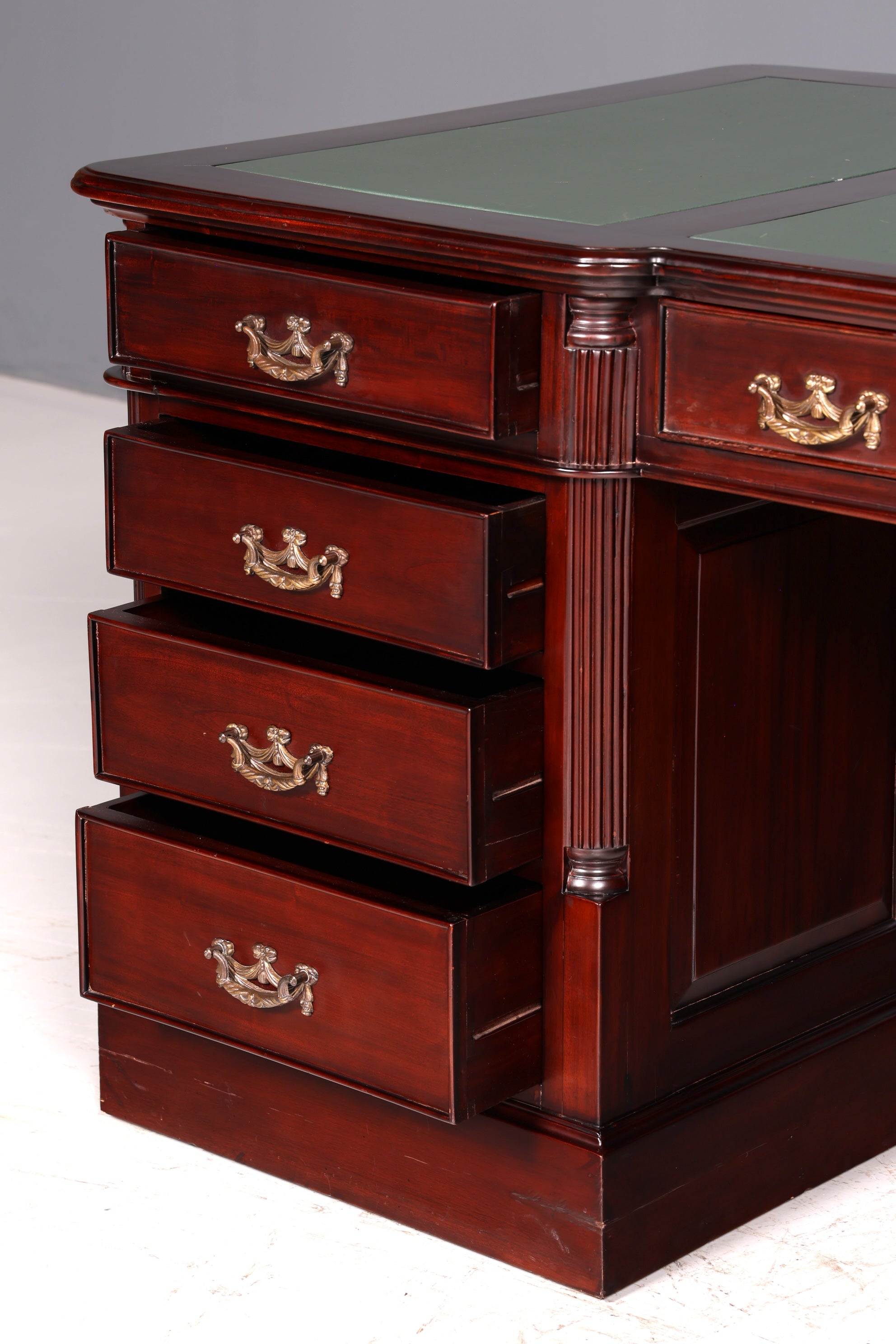 Wunderschöner Englischer Schreibtisch Mahagoni echt Lederauflage Bürotisch Partner Desk Office Desk Antik Vintage