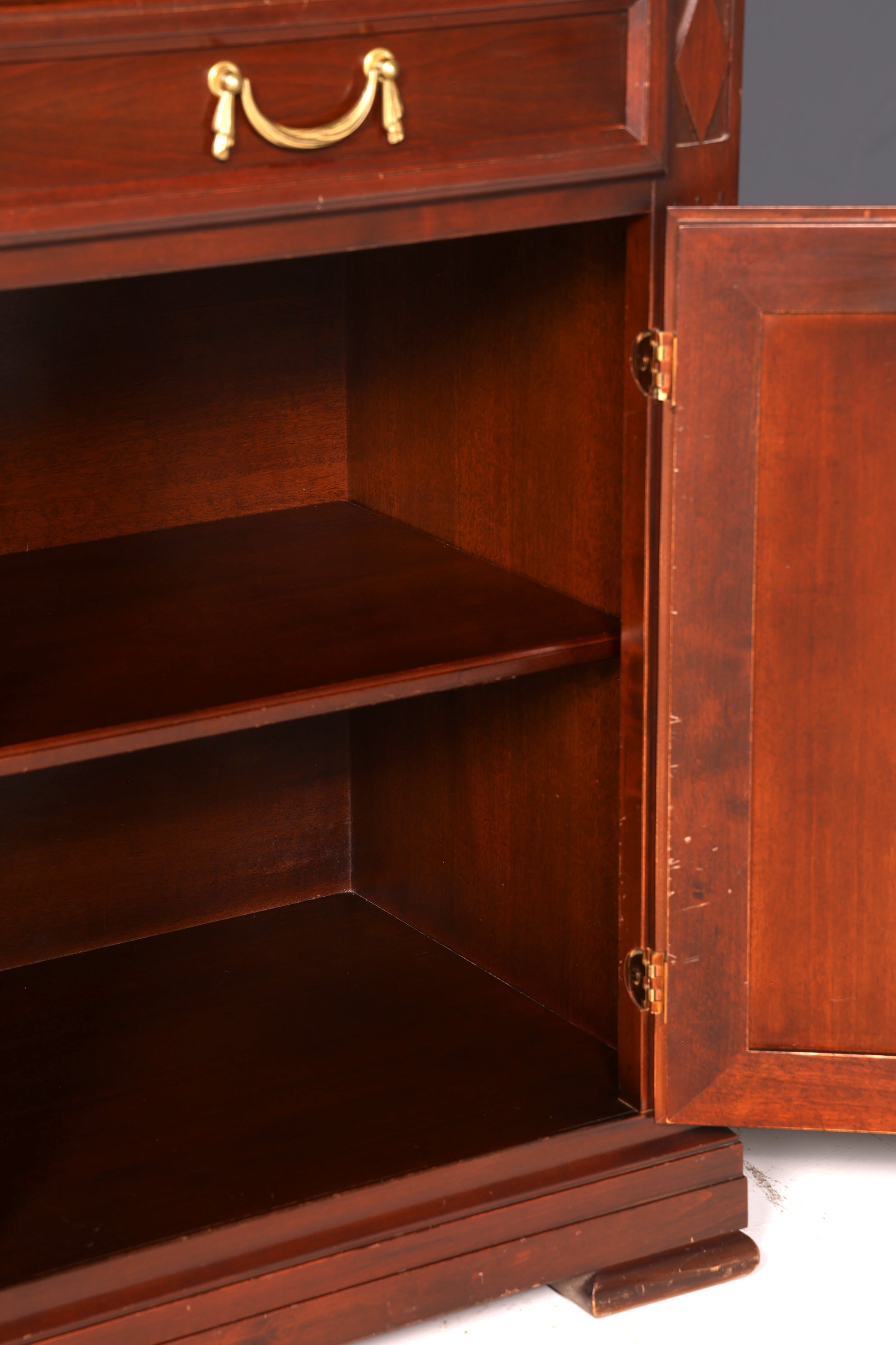 Wunderschöne Original Selva Vitrine Villa Borghese Antik Stil massiv Holz Buffet Schrank Bibliothek
