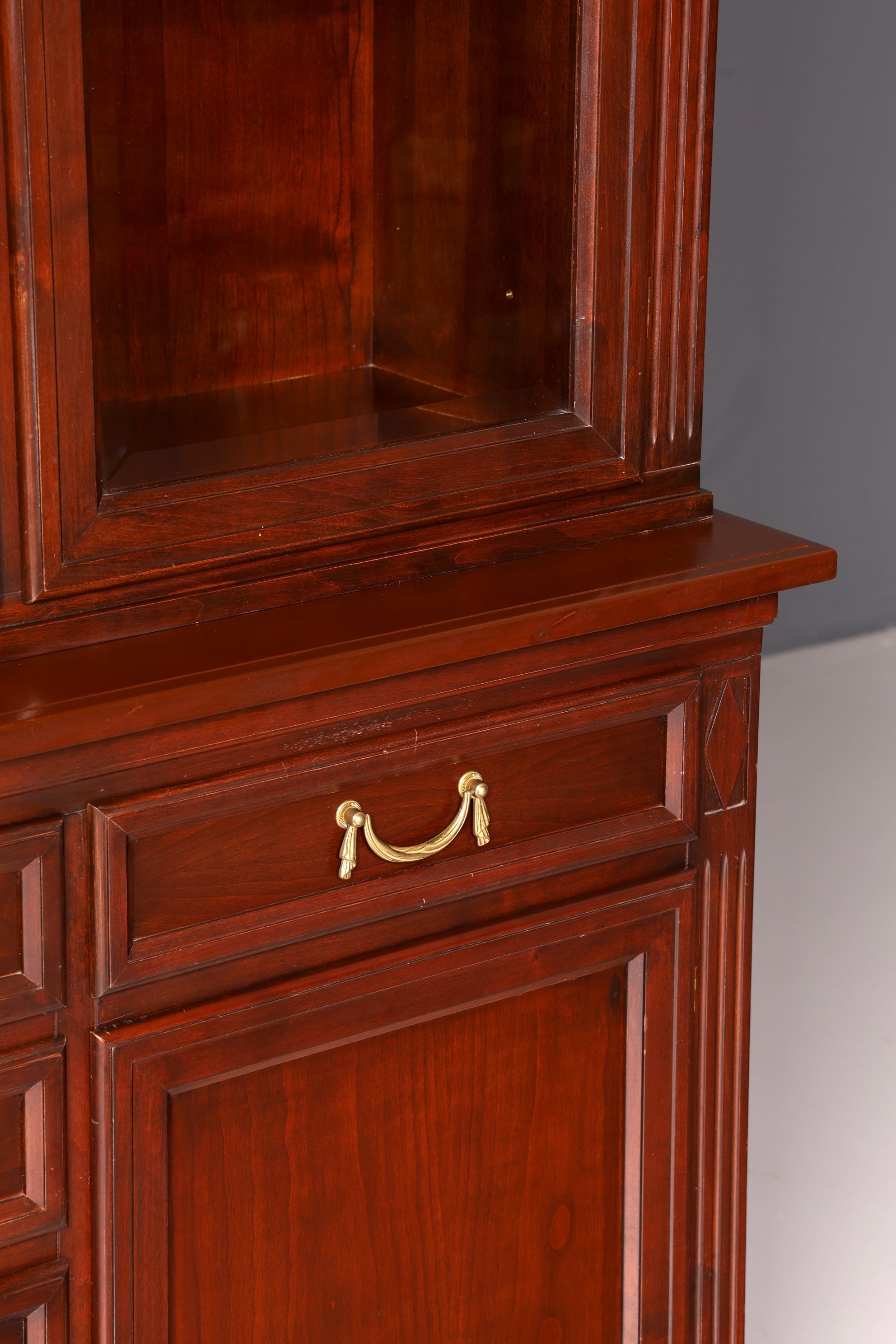 Wunderschöne Original Selva Vitrine Villa Borghese Antik Stil massiv Holz Buffet Schrank Bibliothek