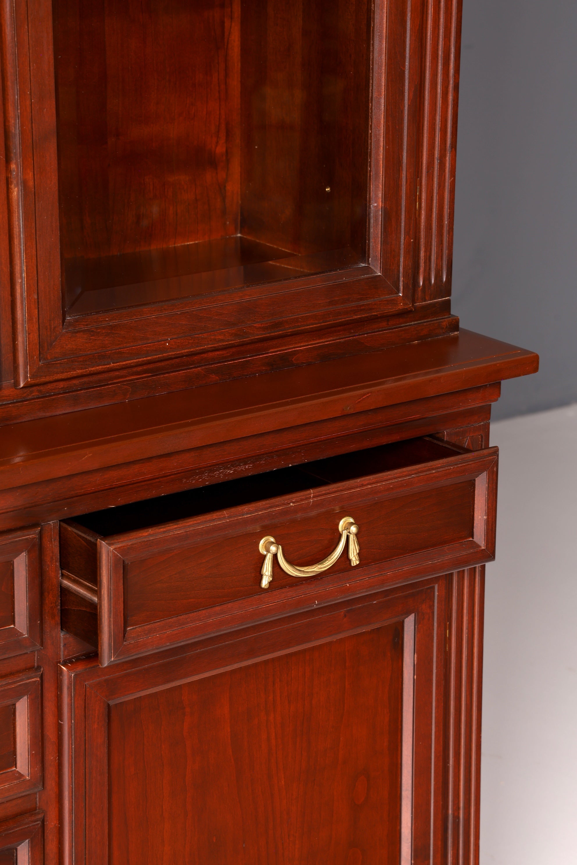 Wunderschöne Original Selva Vitrine Villa Borghese Antik Stil massiv Holz Buffet Schrank Bibliothek