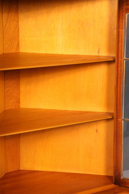 Wunderschöne Englische Eckvitrine Eibe Antik 60s Echt Holz Eckschrank Glasvitrine