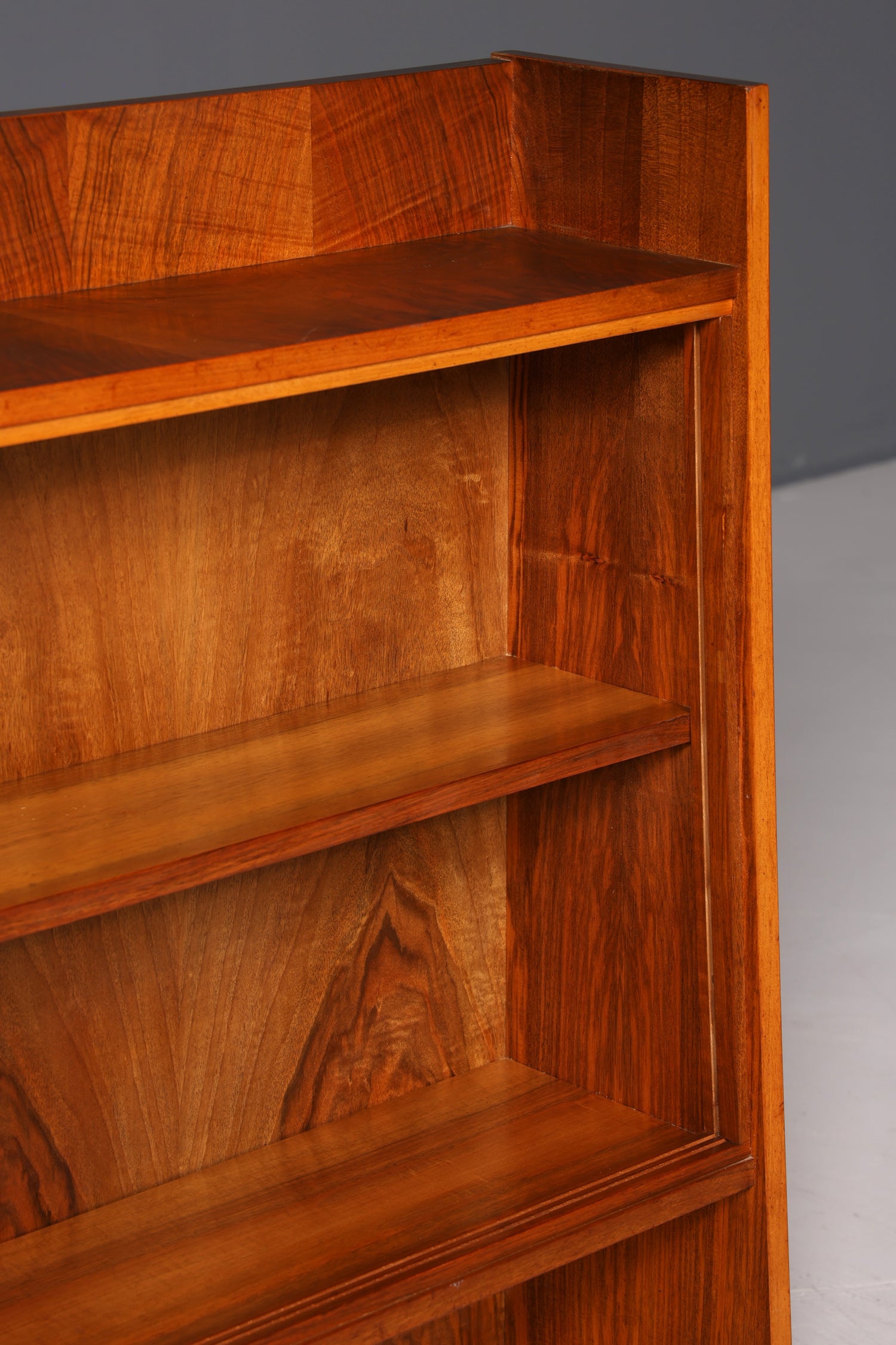 Wunderschönes Mid Century Regal Vintage Bücherregal Retro Standregal 60s Buchablage 2 von 2