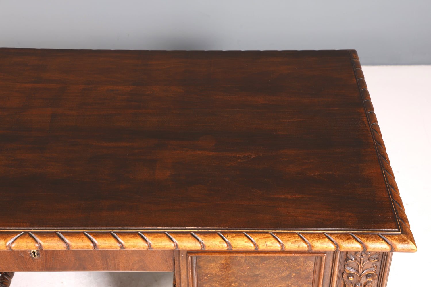 Imposanter Neorenaissance Schreibtisch Herrenzimmer Gründerzeit Bürotisch Antik Office Table