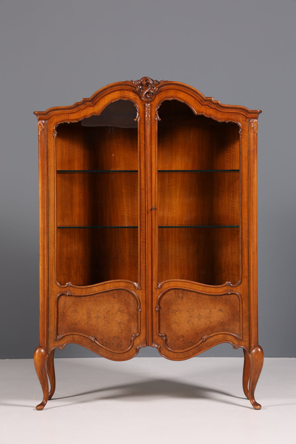 Prachtvolle Chippendale Vitrine Regal echt Holz Schrank 60s