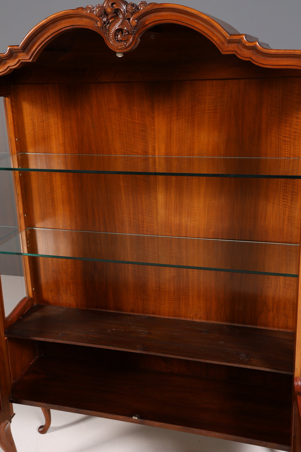Prachtvolle Chippendale Vitrine Regal echt Holz Schrank 60s