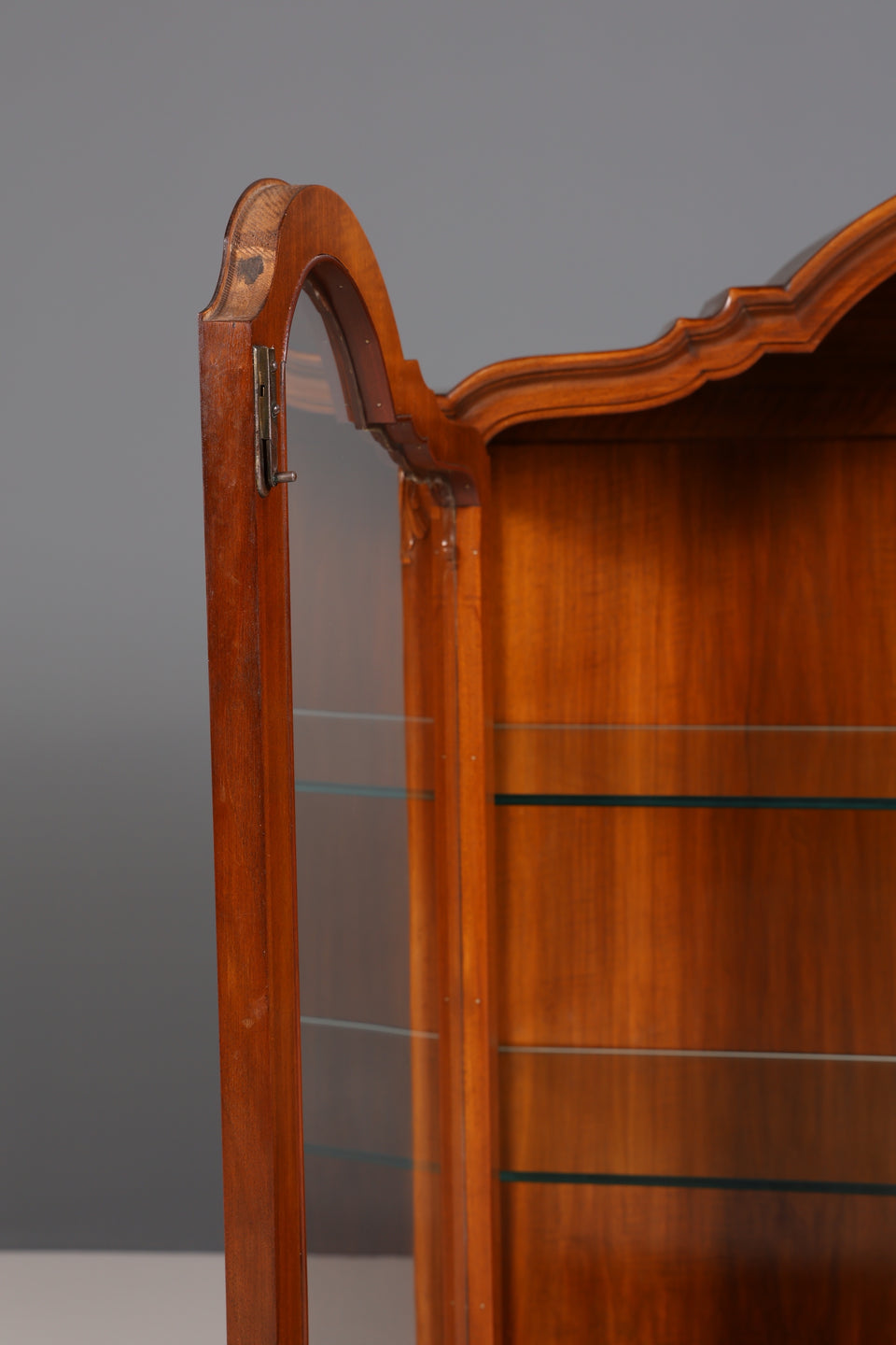 Prachtvolle Chippendale Vitrine Regal echt Holz Schrank 60s