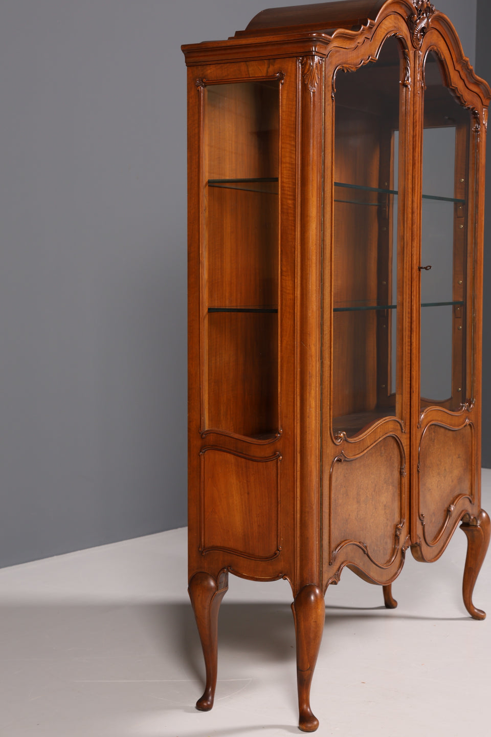 Prachtvolle Chippendale Vitrine Regal echt Holz Schrank 60s