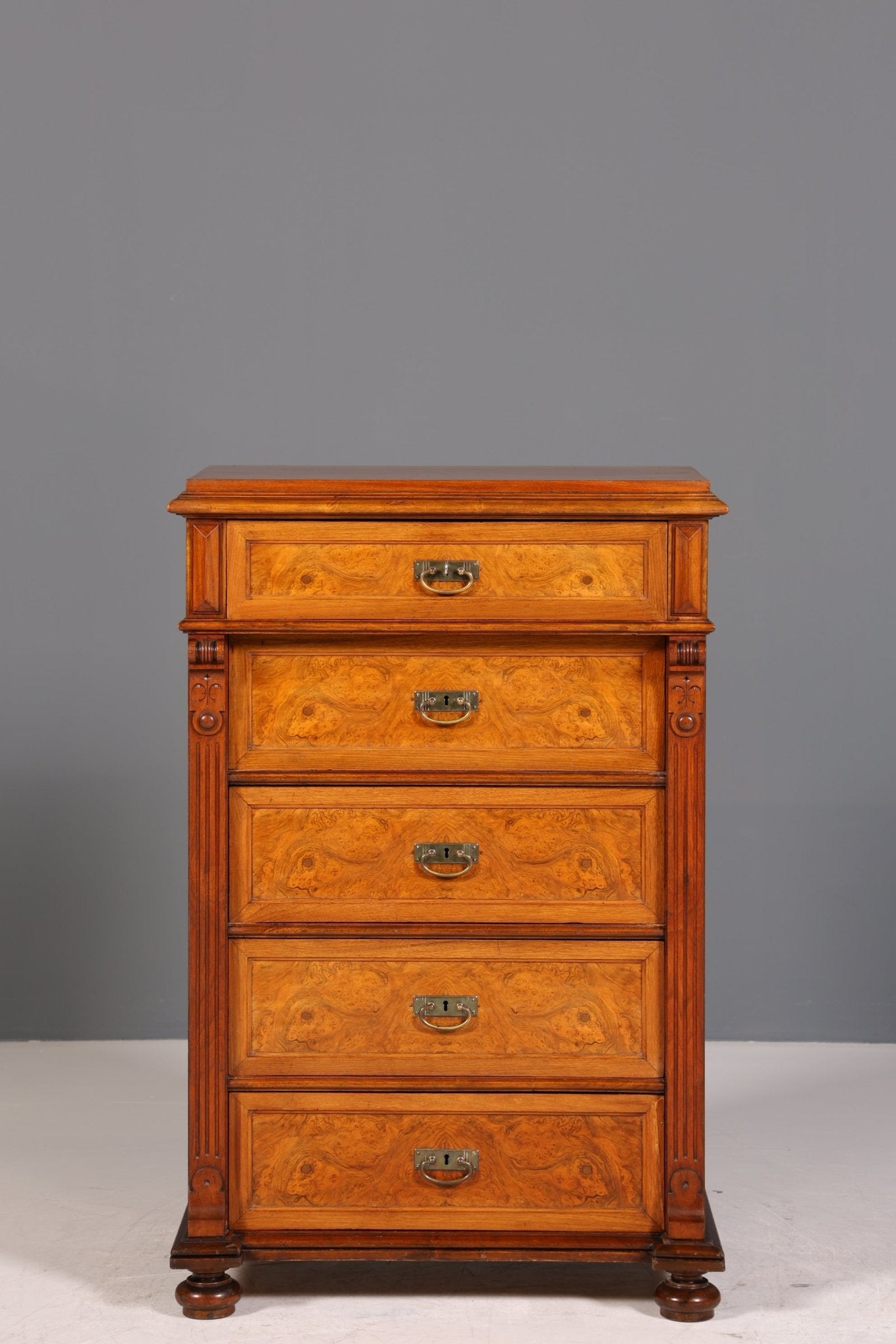 Edle Gründerzeit Kommode Louis Philippe Vertiko Nussbaum Sideboard um 1880 Schubladenkommode
