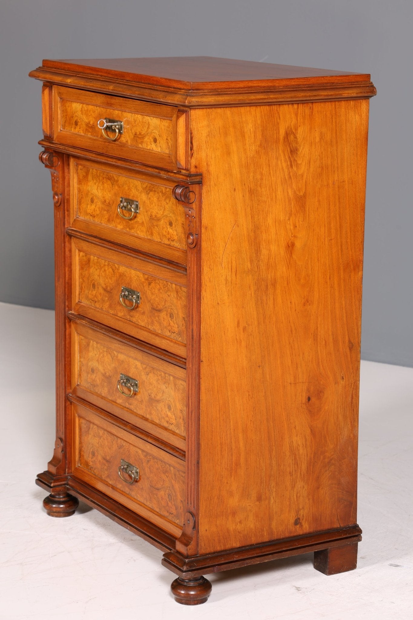 Edle Gründerzeit Kommode Louis Philippe Vertiko Nussbaum Sideboard um 1880 Schubladenkommode