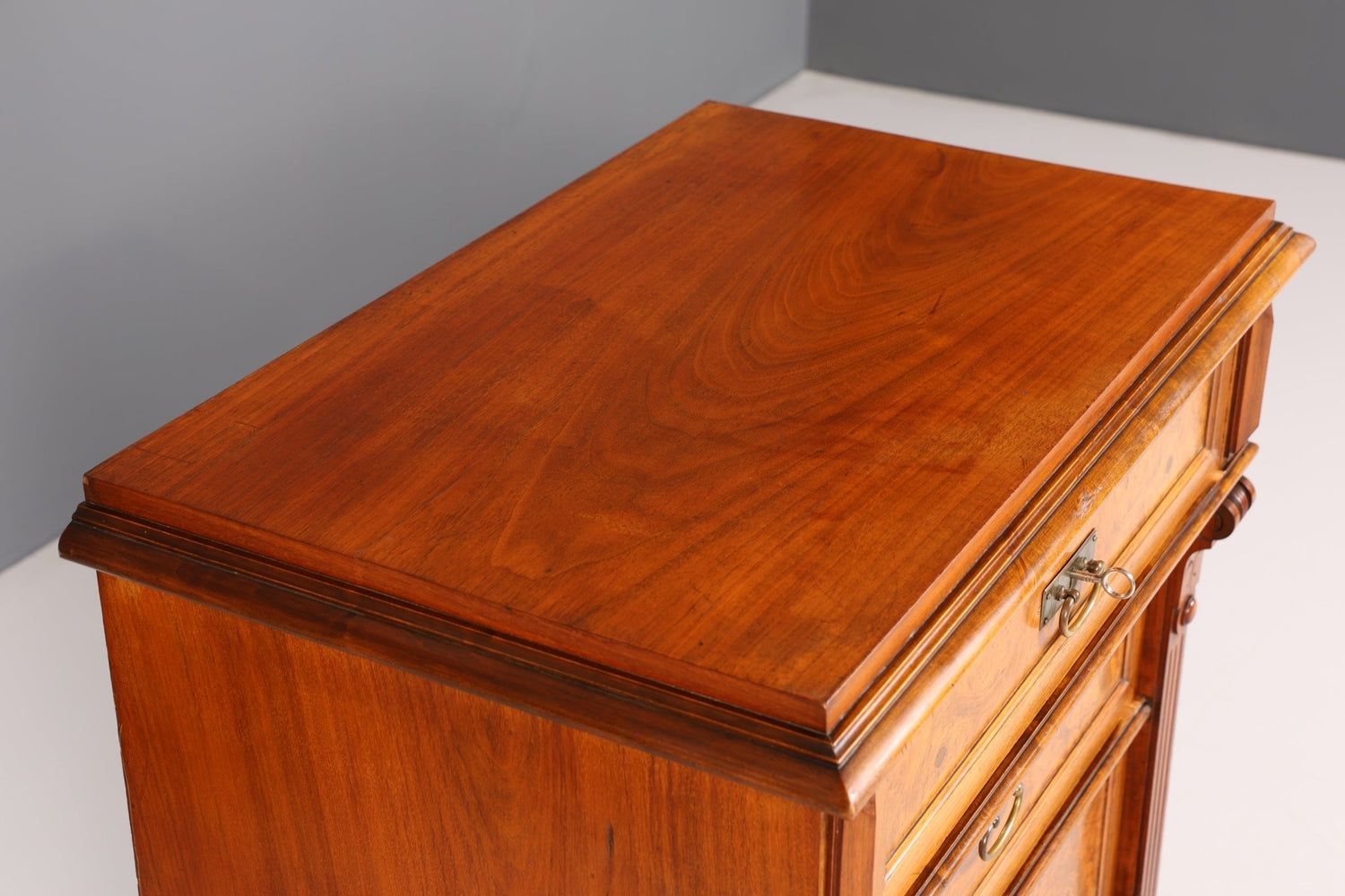 Edle Gründerzeit Kommode Louis Philippe Vertiko Nussbaum Sideboard um 1880 Schubladenkommode