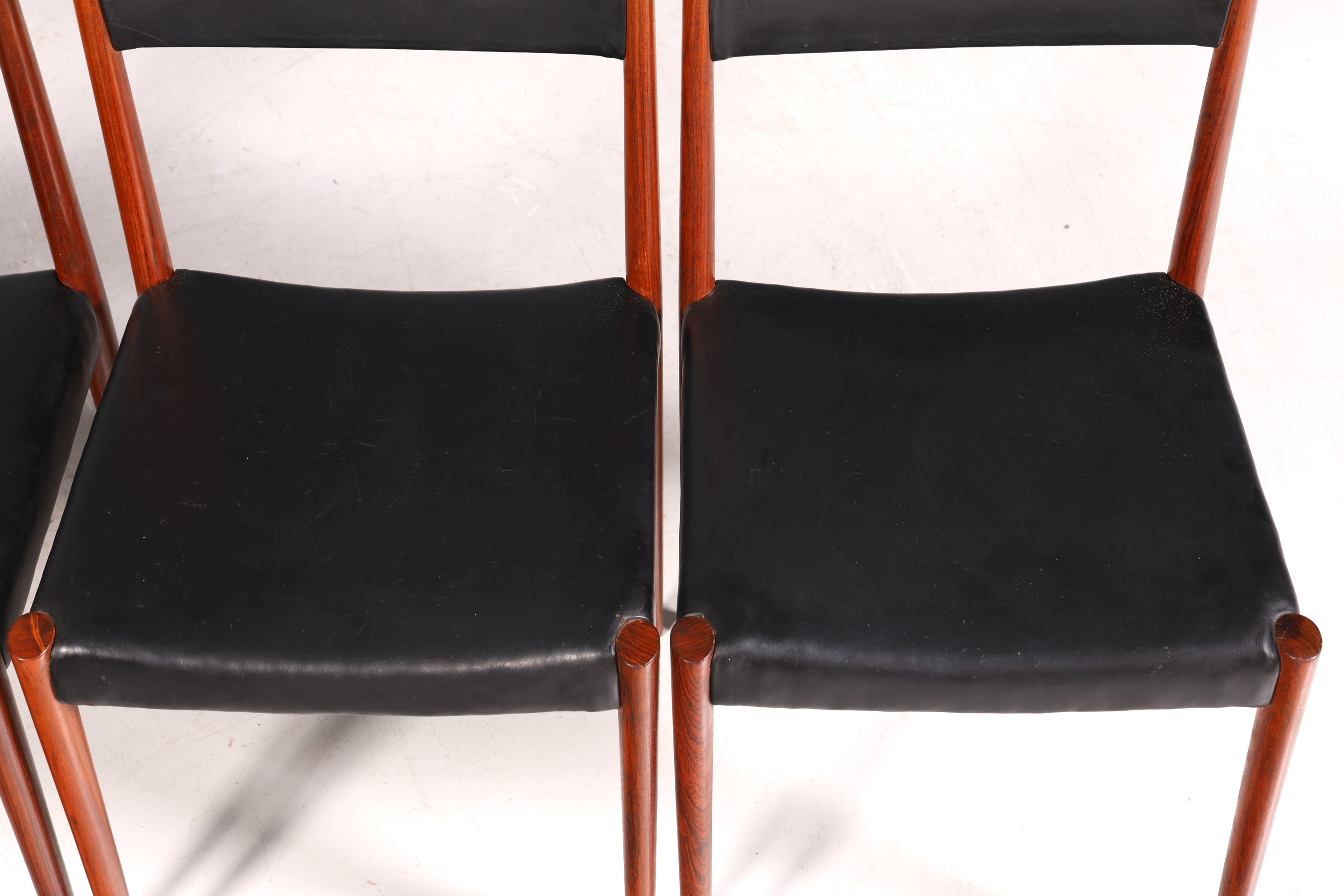 4x Schlichte Mid Century Stühle Palisander Retro Stuhlset echt Leder Danish Design Küchenstühle