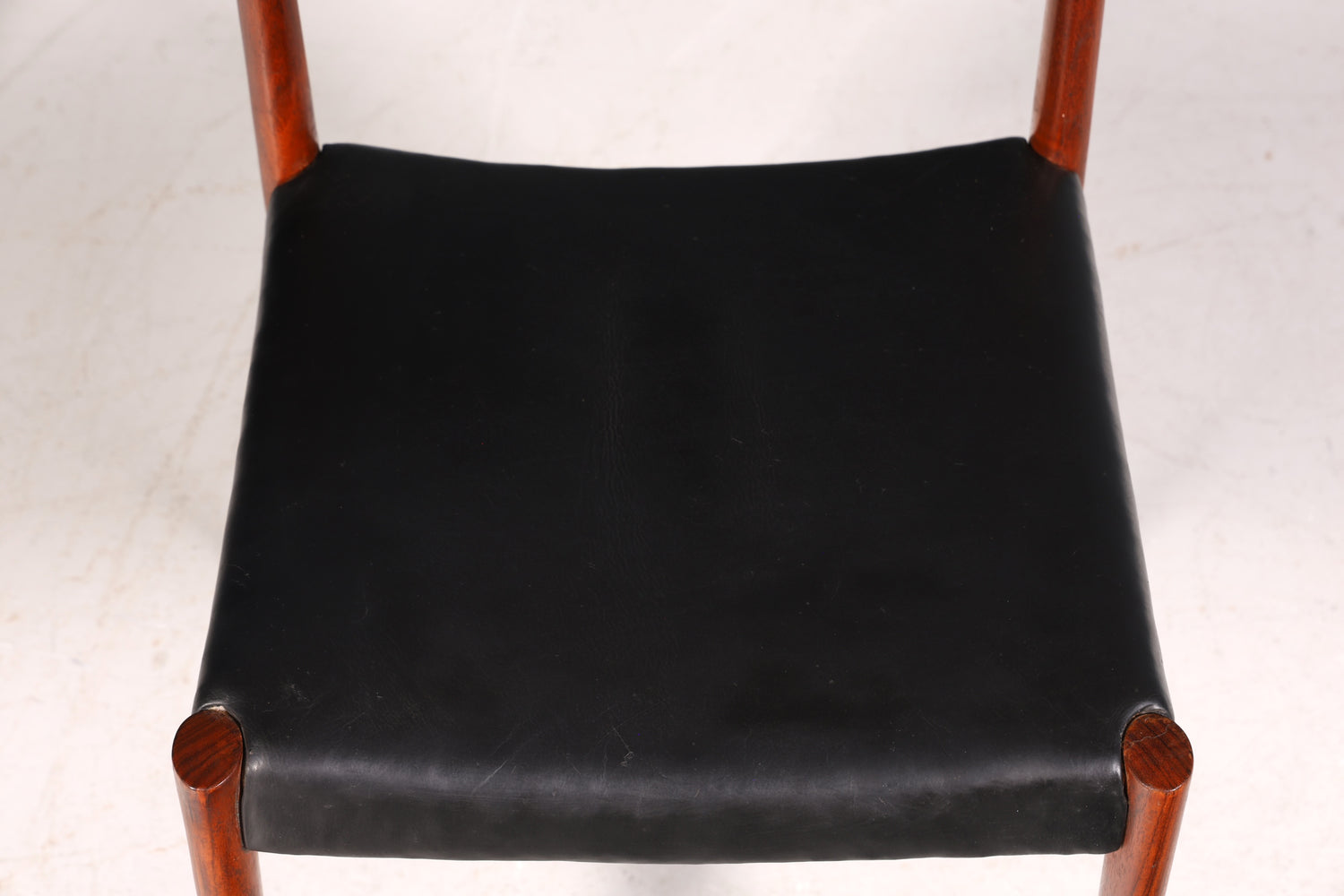 4x Schlichte Mid Century Stühle Palisander Retro Stuhlset echt Leder Danish Design Küchenstühle