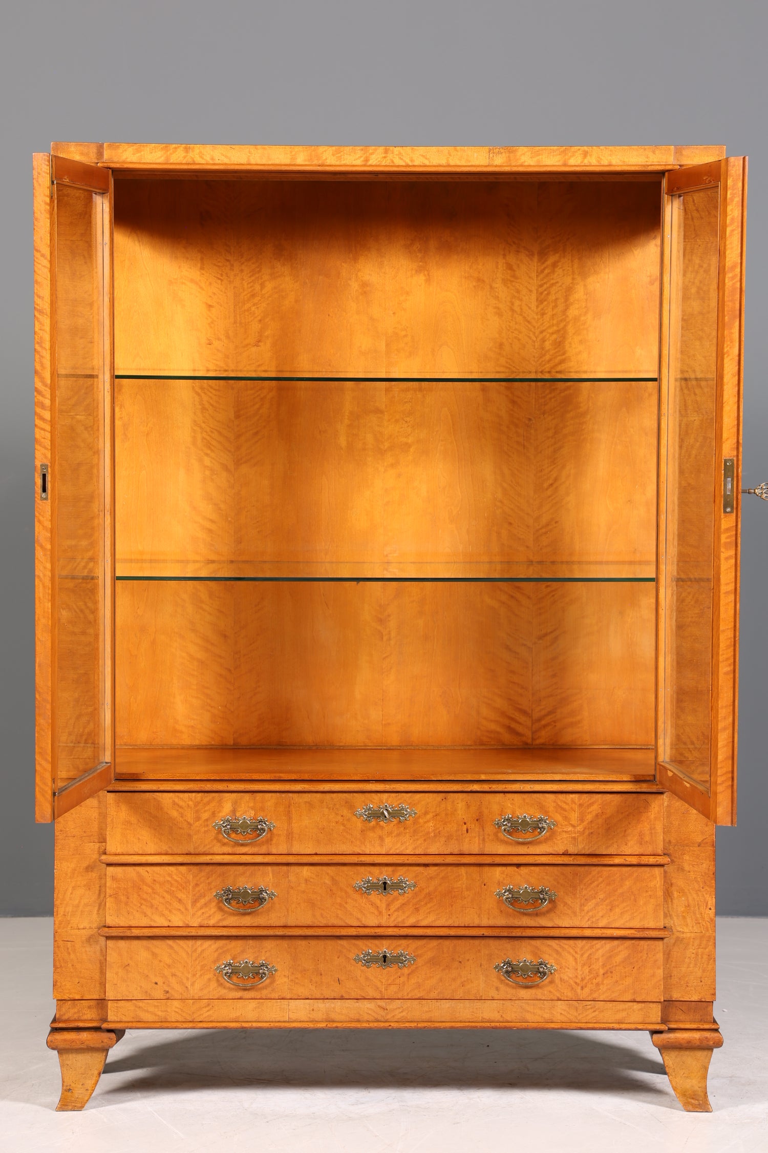Traumhafte Vitrine im Biedermeier Stil Antik Schrank Geschirrschrank Art Deco Regal