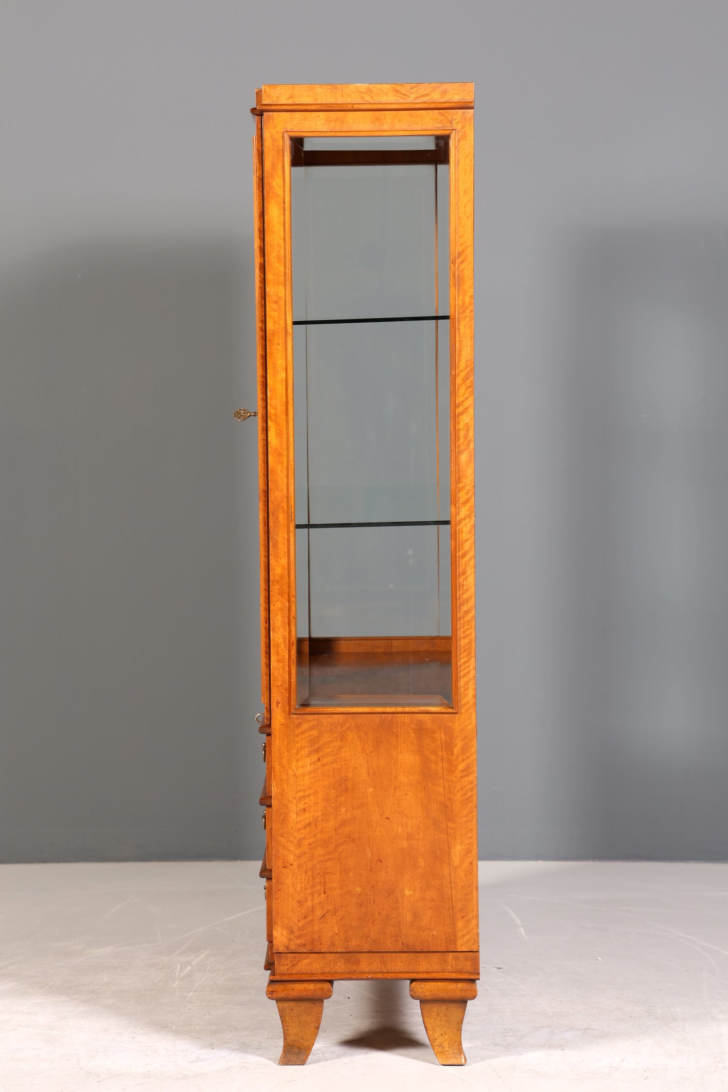 Traumhafte Vitrine im Biedermeier Stil Antik Schrank Geschirrschrank Art Deco Regal
