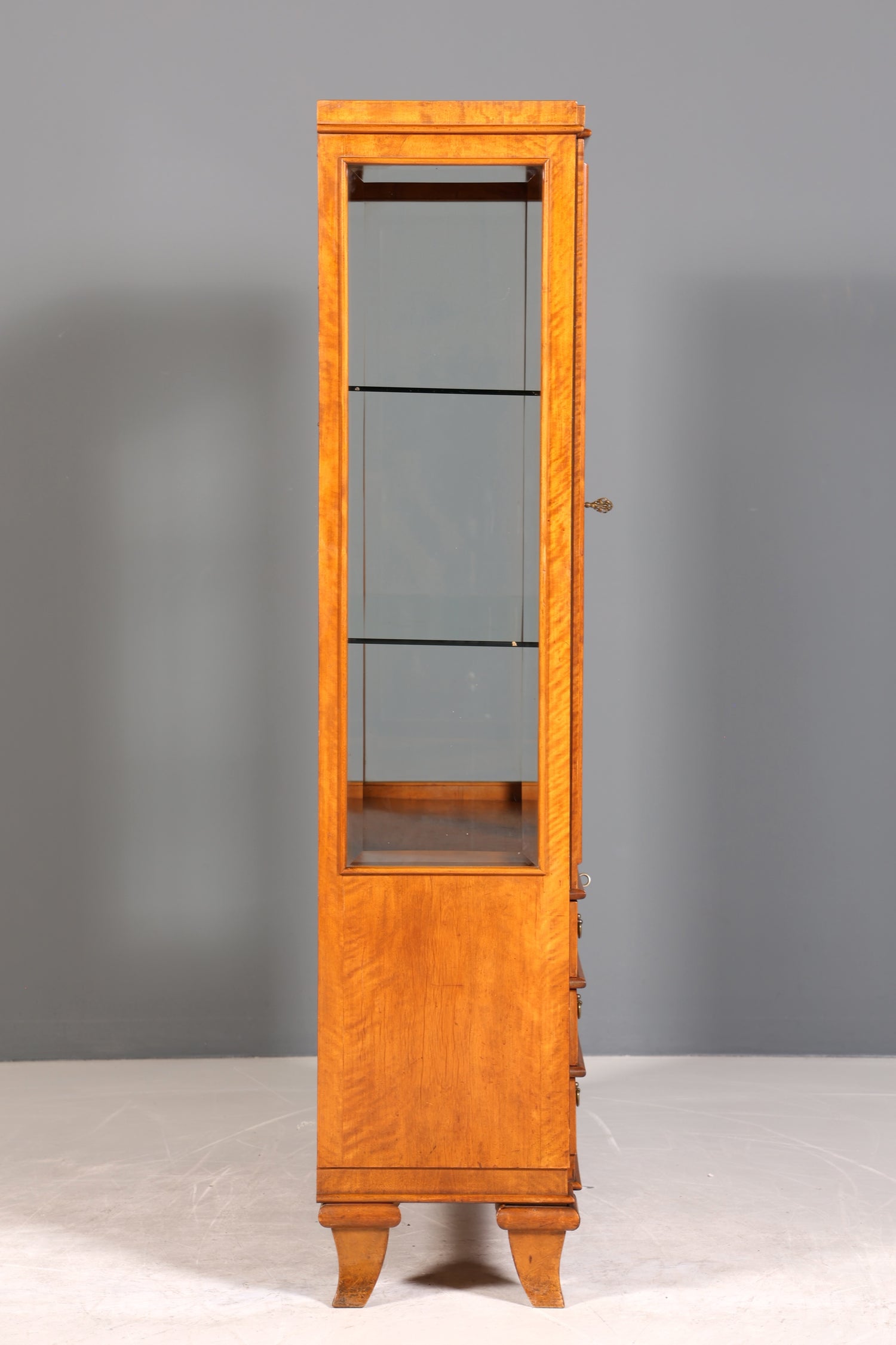Traumhafte Vitrine im Biedermeier Stil Antik Schrank Geschirrschrank Art Deco Regal