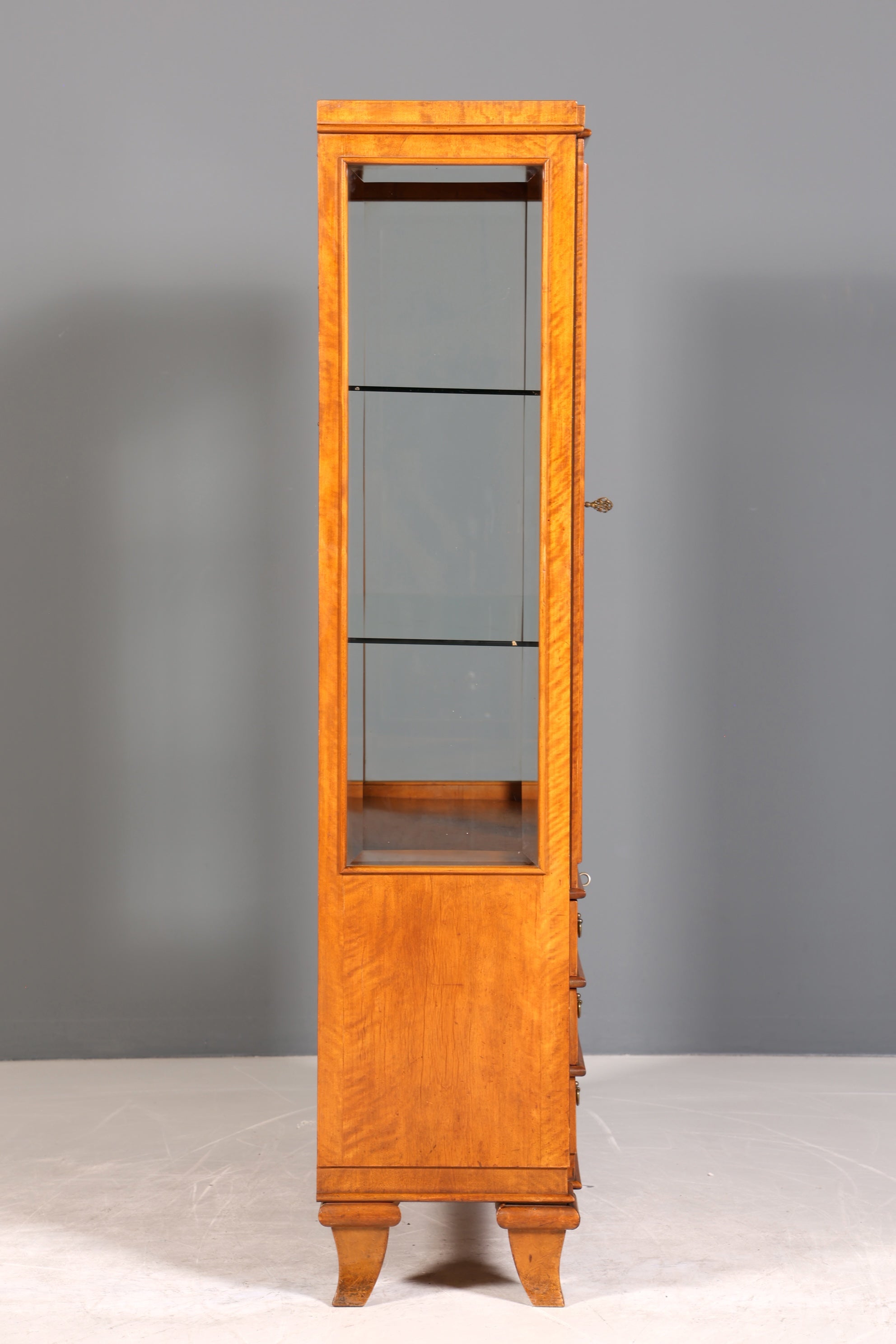 Traumhafte Vitrine im Biedermeier Stil Antik Schrank Geschirrschrank Art Deco Regal