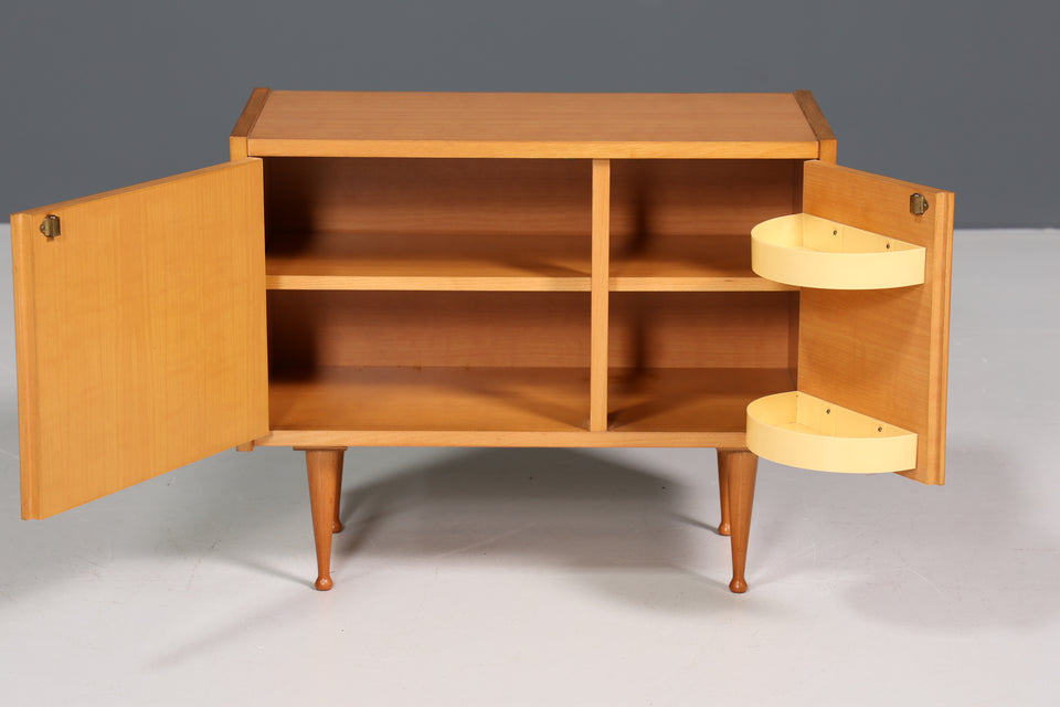Schlichte Mid Century Kommode Retro Schränkchen 1 von 2