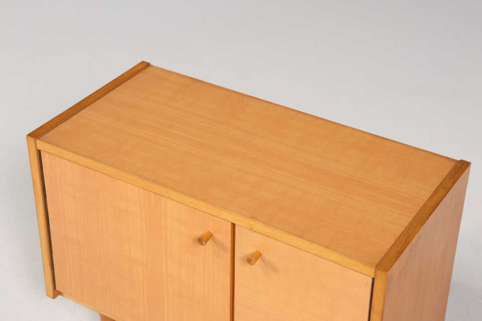 Schlichte Mid Century Kommode Retro Schränkchen 1 von 2