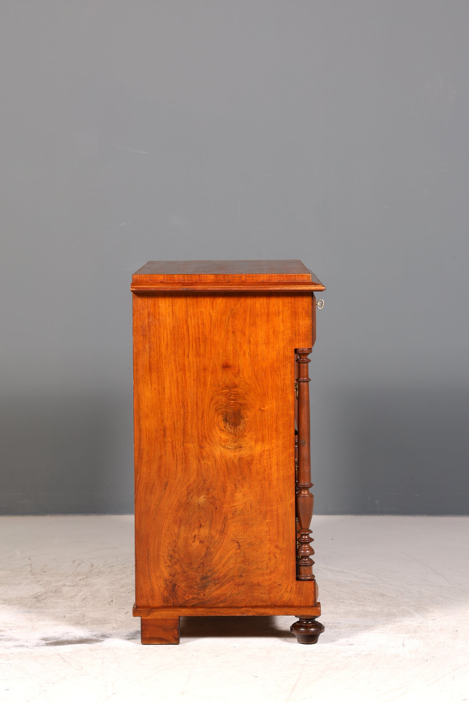 Traumhafte Gründerzeit Kommode Louis Philippe Nussbaum Schubladen Kommode Sideboard um 1880