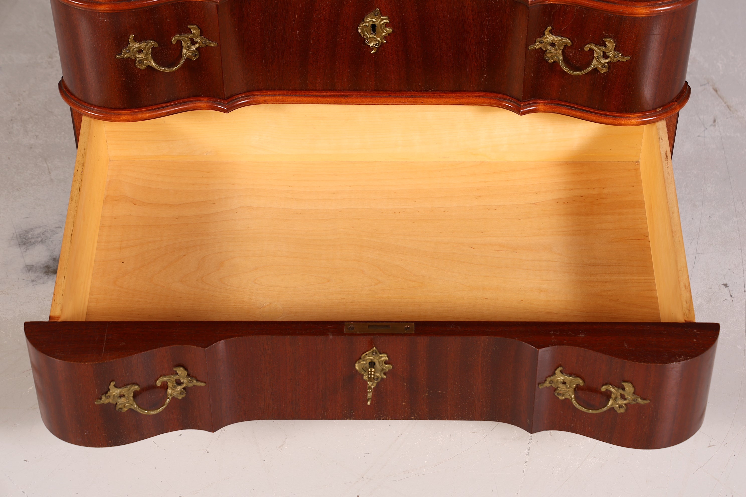 Wunderschöne geschwungene Kommode im Barock Stil Sideboard Englisch Schubladenkommode