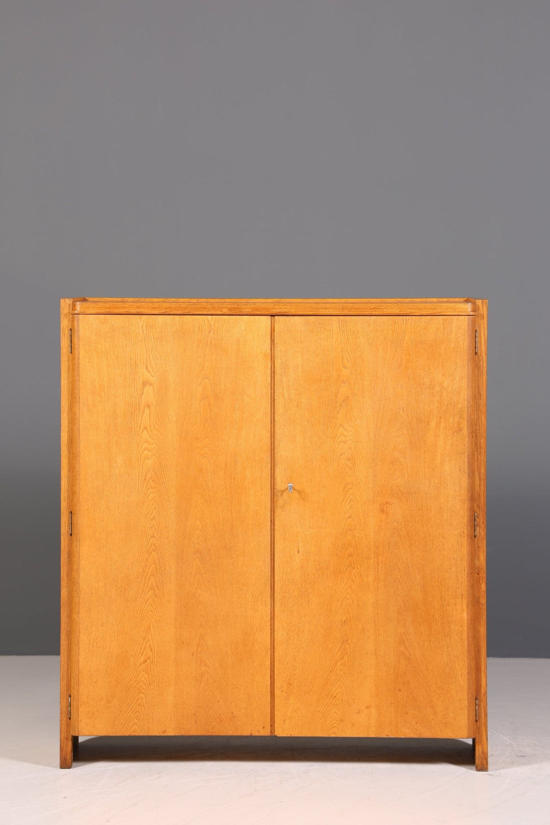 Schlichter Mid Century Schrank Vintage Highboard Retro Wäscheschrank Vertiko 60er Jahre Aktenschrank