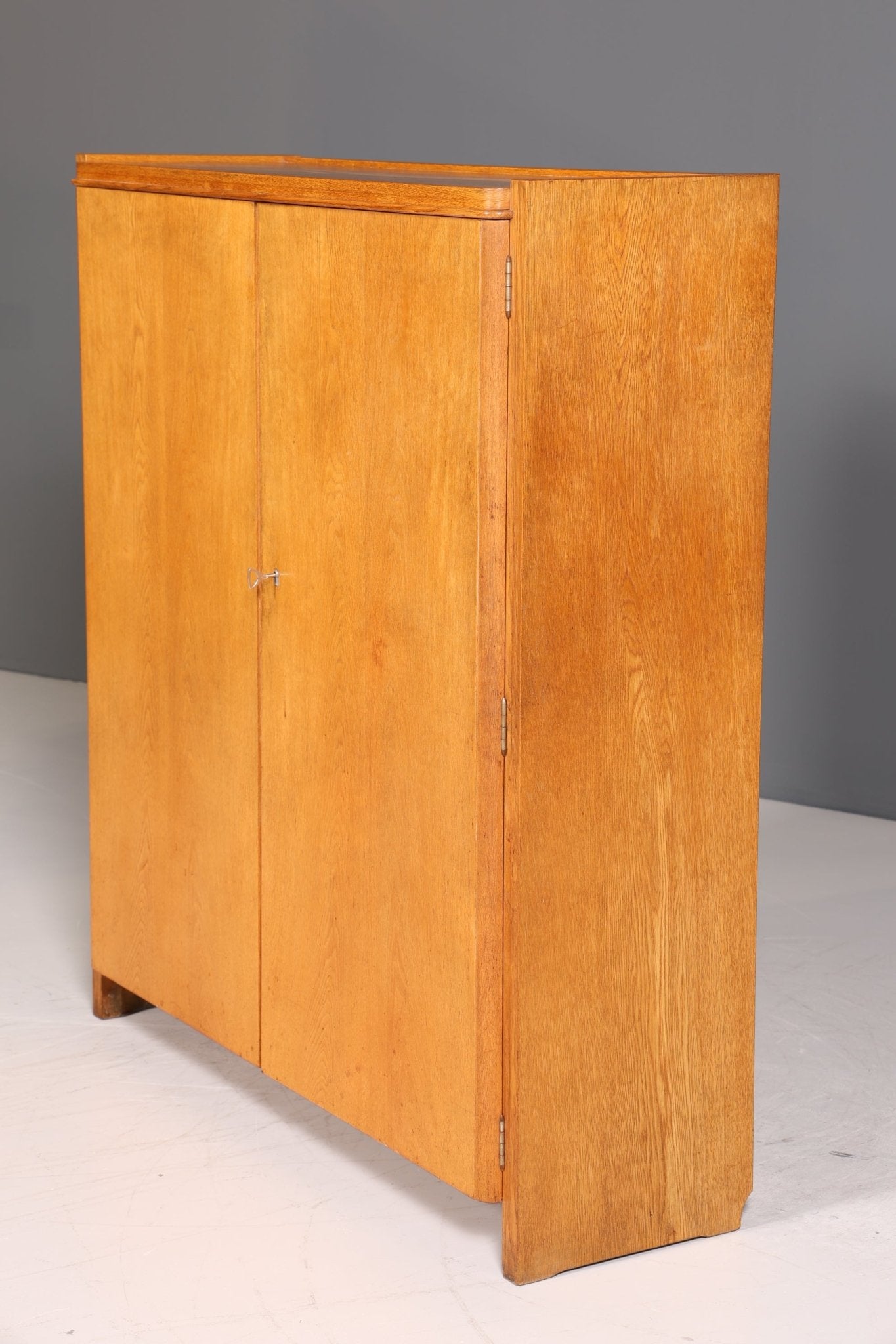Schlichter Mid Century Schrank Vintage Highboard Retro Wäscheschrank Vertiko 60er Jahre Aktenschrank