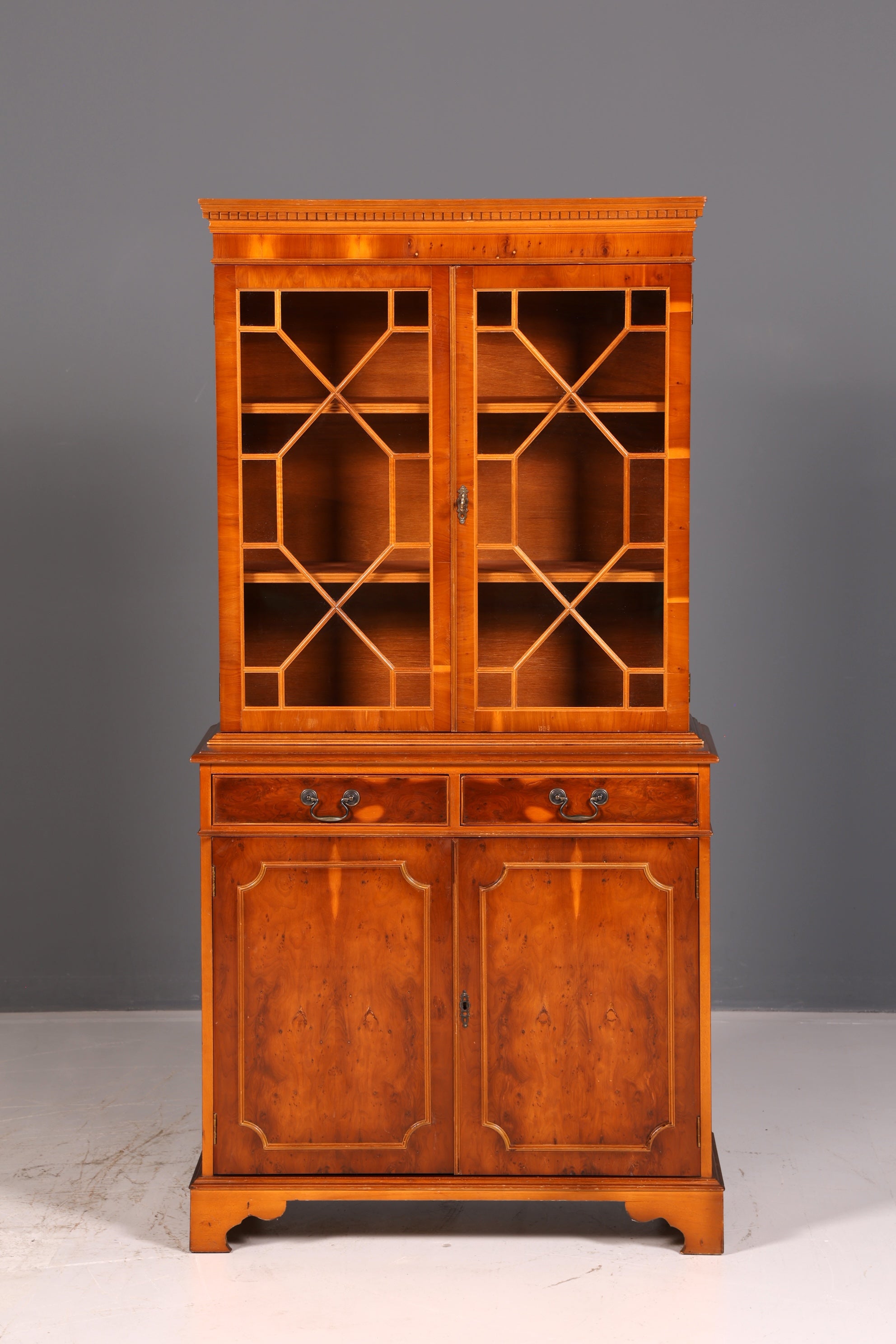 Traumhafte Englische Vitrine Eiche Holz Bibliothek Bücherschrank Buffet Vitrinenschrank Antik Vintage