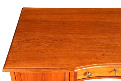 Hauptstadt Möblerei Jugendstil çalışma masası, zengin ahşap dokulu masif meşe yüzey ve zarif pirinç detaylar