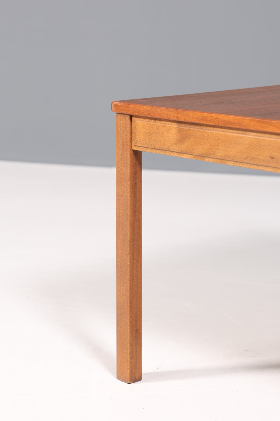 Wunderschöner Mid Century Teak Holz Tisch dänischer Couchtisch Table Made in Denmark Wohnzimmertisch